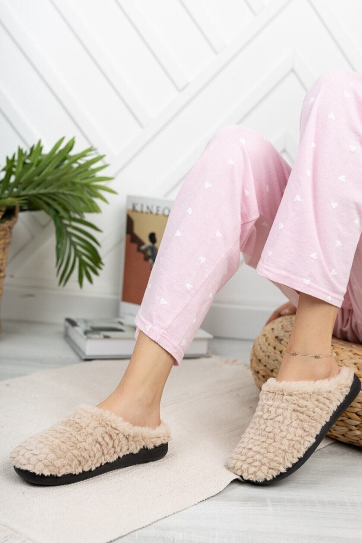 GEZER Bej Peluş Tüylü Kadın Ortopedik Yıkanabilir Sonbahar Kışlık Ev Oda Kaydırmaz Terlik 13666