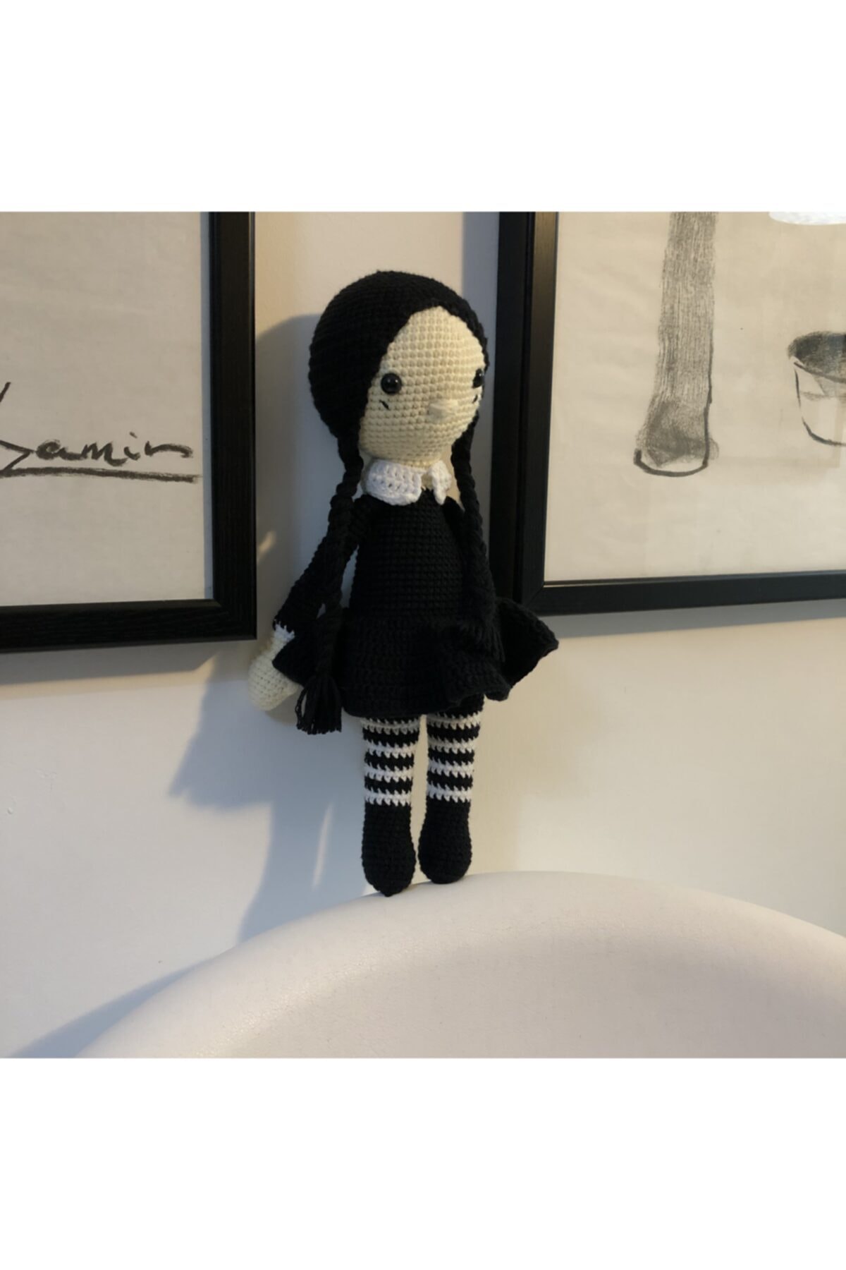 Kare Art Amigurumi Wednesday Hediyelik Dekoratif Örgü Oyuncak
