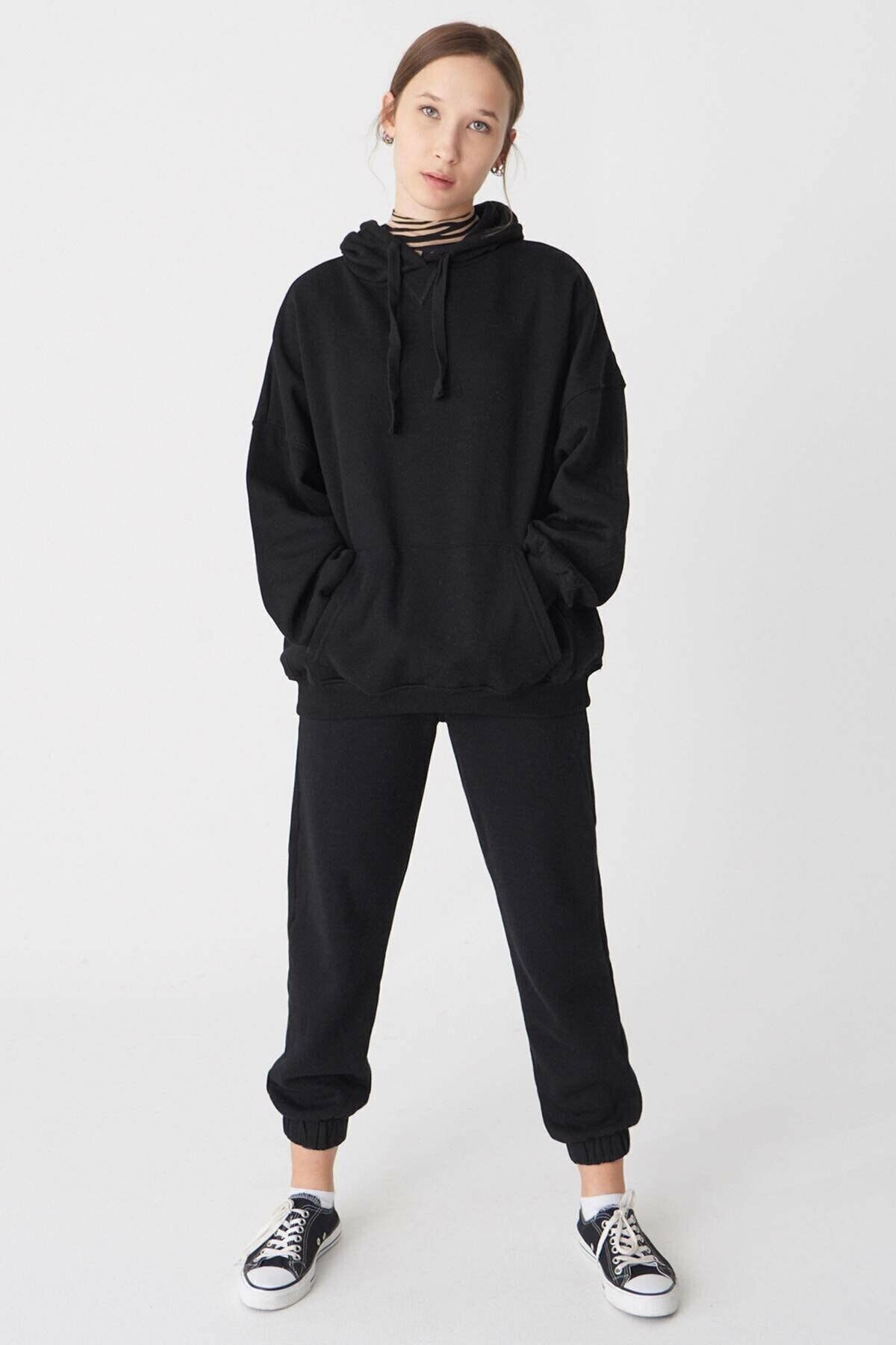 MODAMERSİ Kadın Siyah Kanguru Cepli Kapüşonlu Oversize Sweatshirt