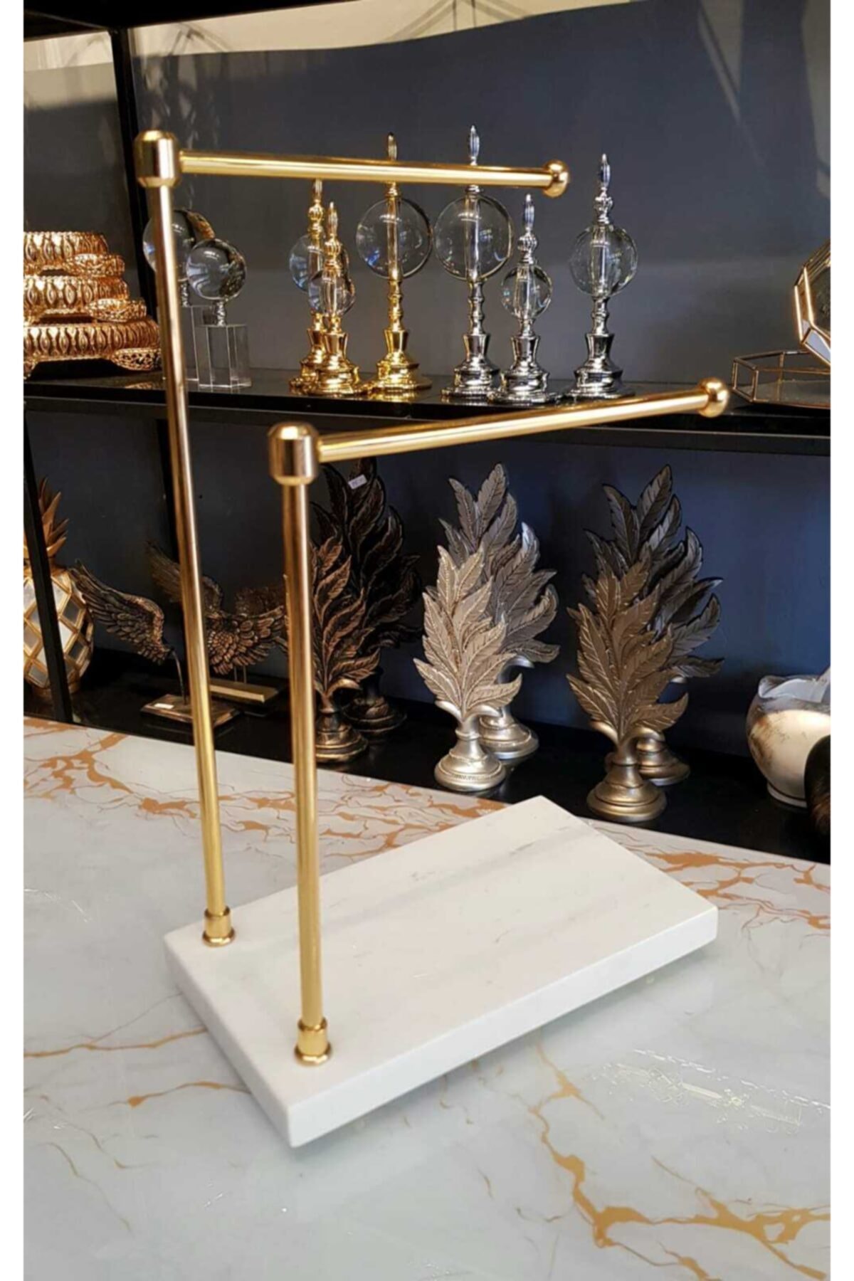 KIRAT HOME DESIGN Şık Iki Altın Çubuklu Doğal Taşlı Havluluk Beyaz