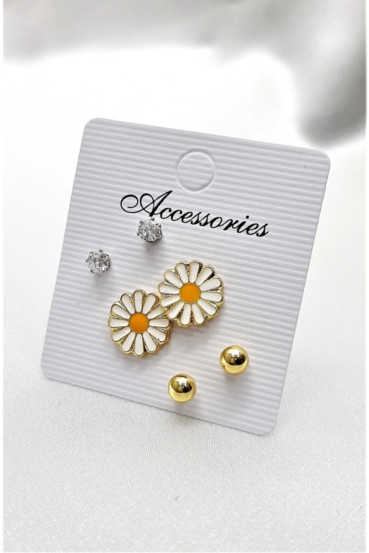 TÜKKAN ACCESSORİES Gold Kaplama Papatya Figür Zirkon Taş Metal Top 3 Çift Kombin Çoklu Küpe