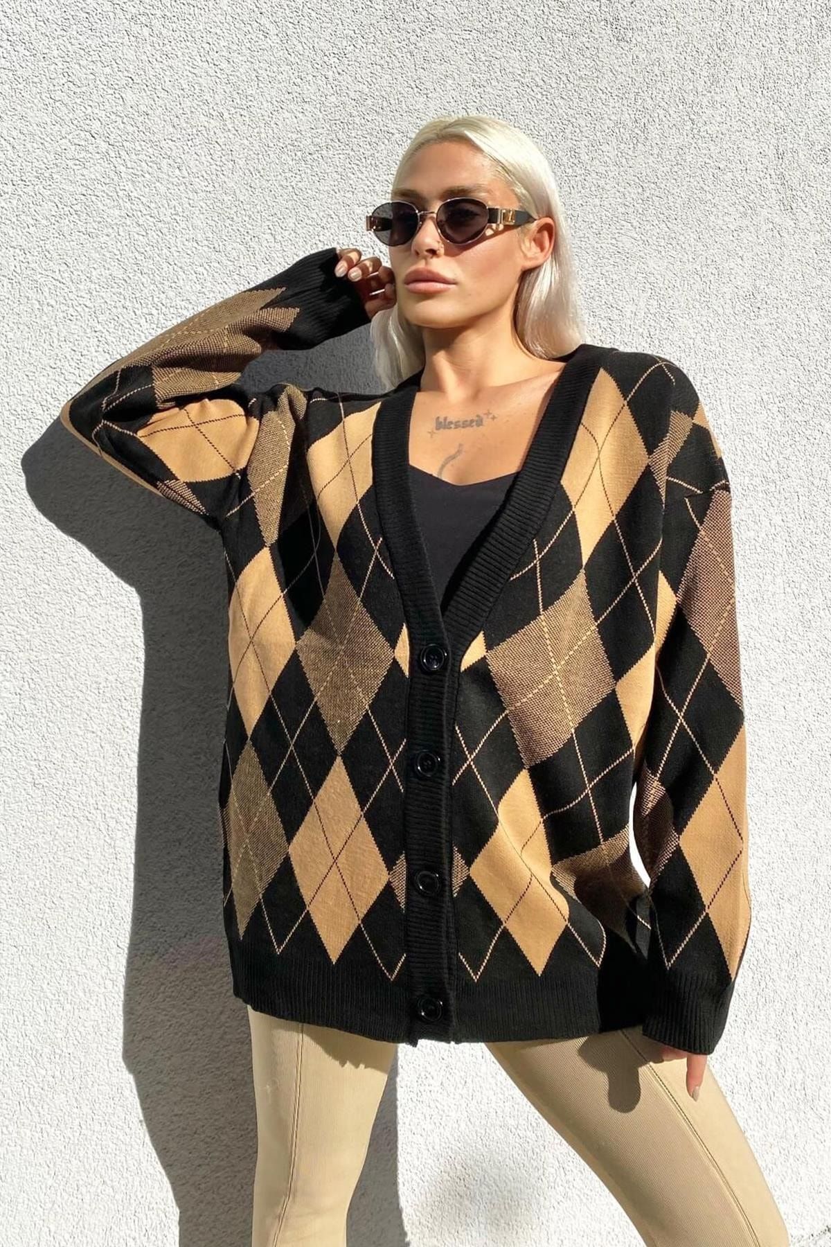 SwistLuxury Siyah Büyük Baklava Desenli Oversize Kadın Triko Hırka