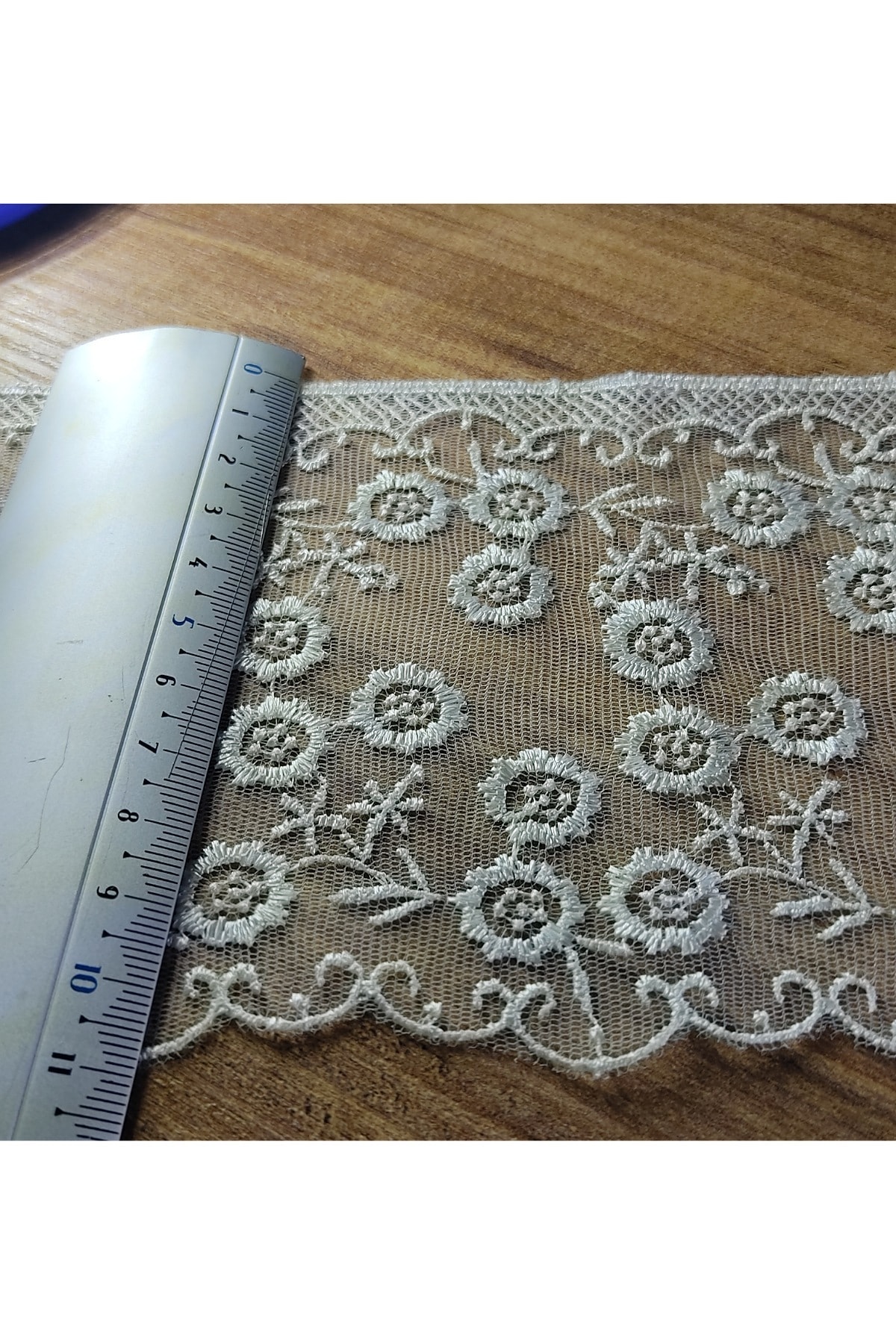 DUAYEN Tül Üzeri Işleme Bahçe Dünyası Desen 2 Metre Krem