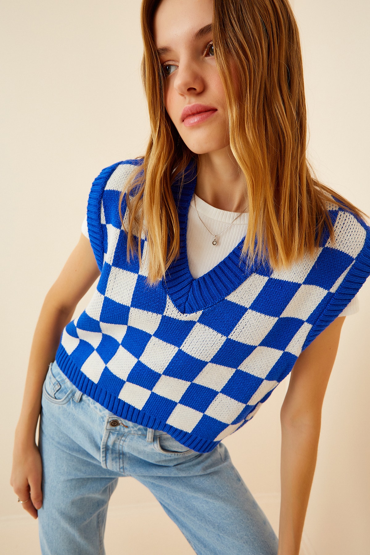 Happiness İst. Kadın Mavi Kareli V Yaka Crop Triko Süveter US00784