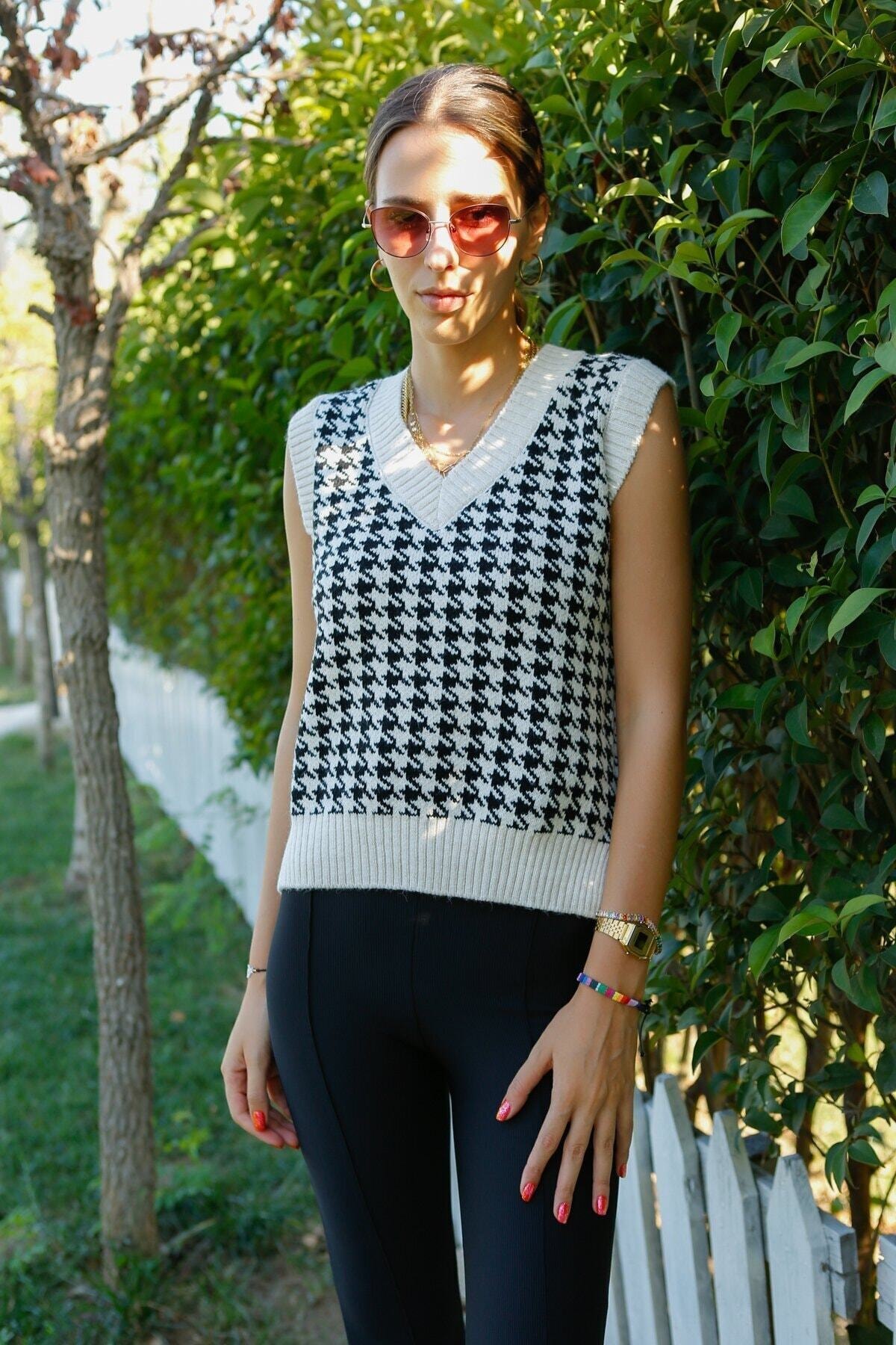 CurcunaShop Kadın Ekru V Yaka Kaz Ayağı Triko Süveter