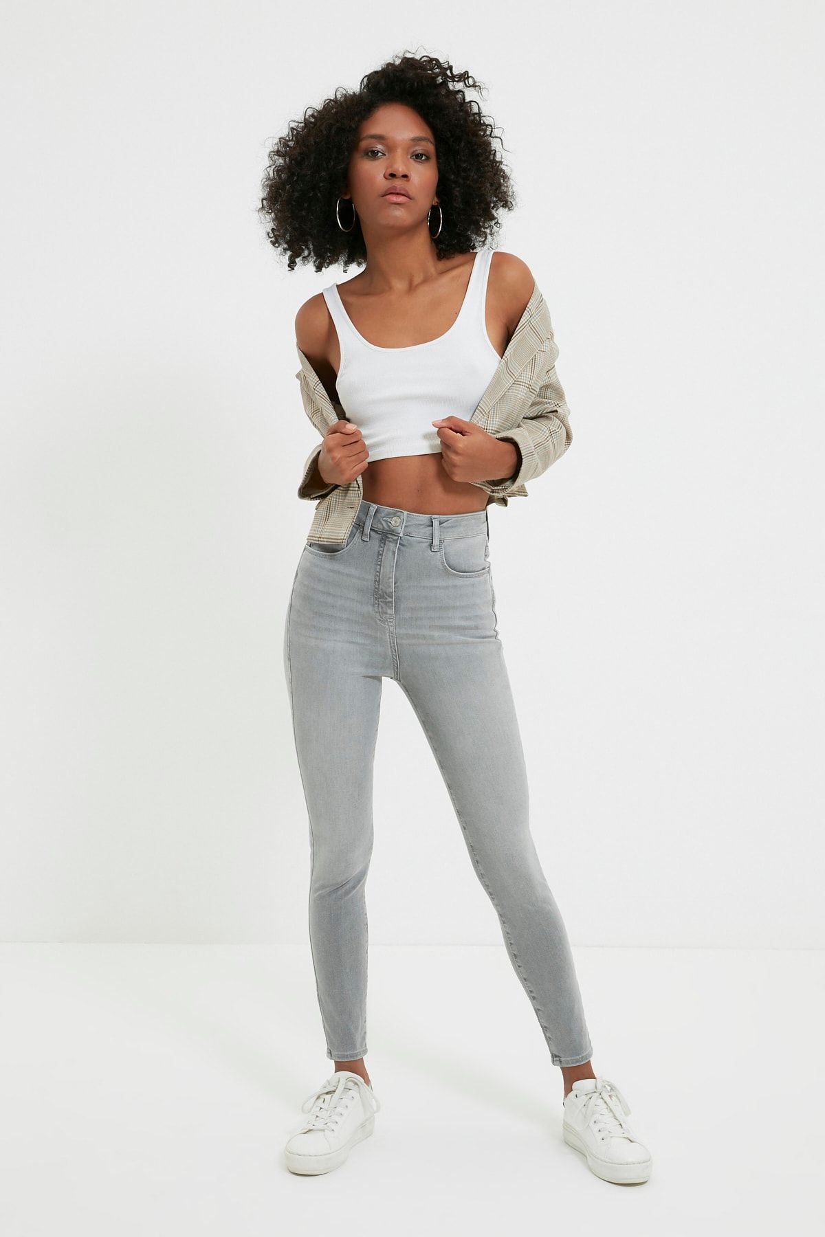 TRENDYOLMİLLA Gri Yüksek Bel Skinny Jeans TWOAW22JE1604
