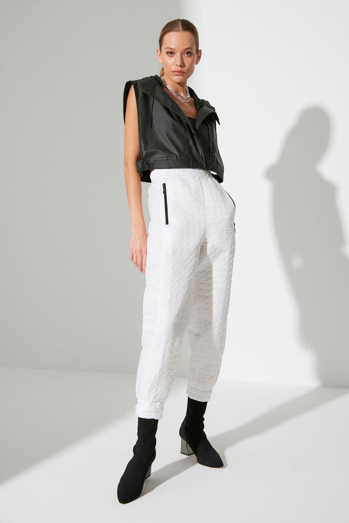 TRENDYOLMİLLA Ekru Düz Pantolon TWOAW22PL0538
