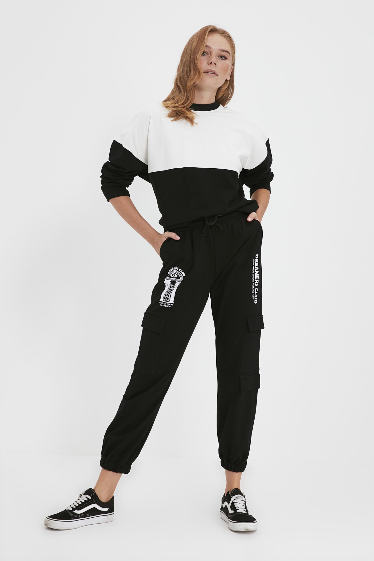 TRENDYOLMİLLA Siyah Örme Eşofman Altı TWOAW22EA0412