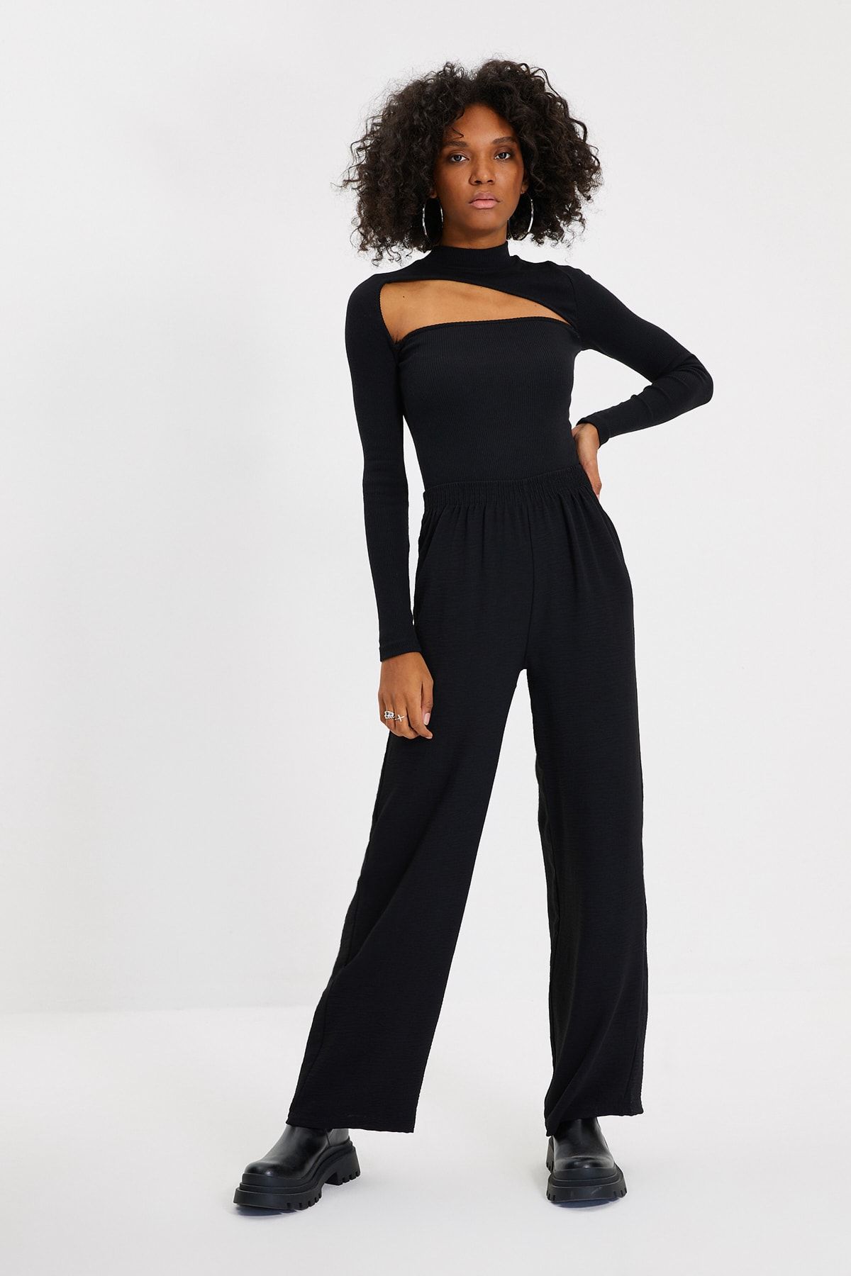 TRENDYOLMİLLA Siyah Düz Pantolon TWOAW22PL0589