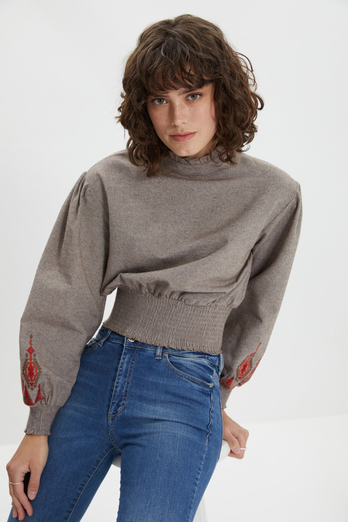 TRENDYOLMİLLA Taş Kolları İşlemeli Bluz TWOAW22BZ0346