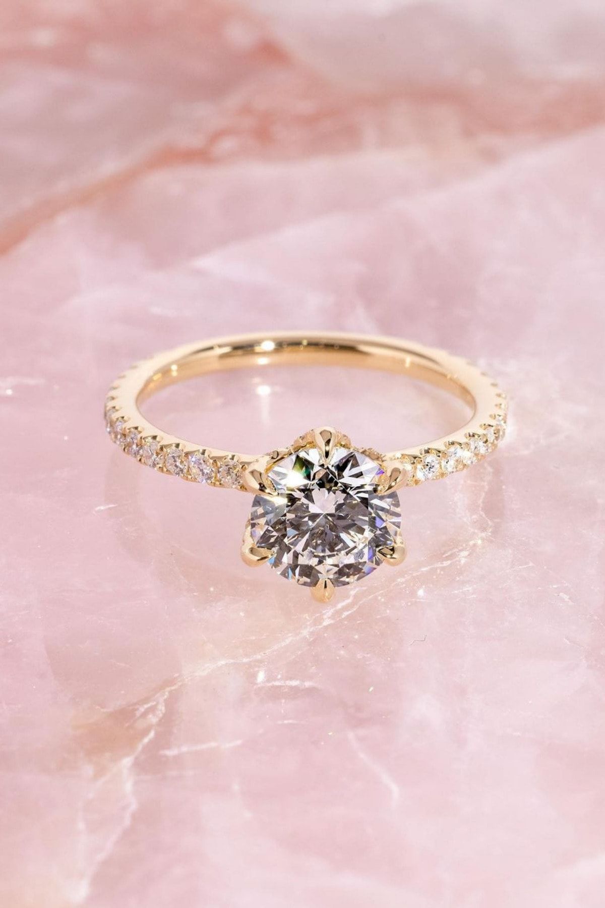 Crystal Diamond Zirconia Işıklı Kutuda Muhteşem 0.60 Karat Laboratuvar Pırlantalı Tektaş Yüzük