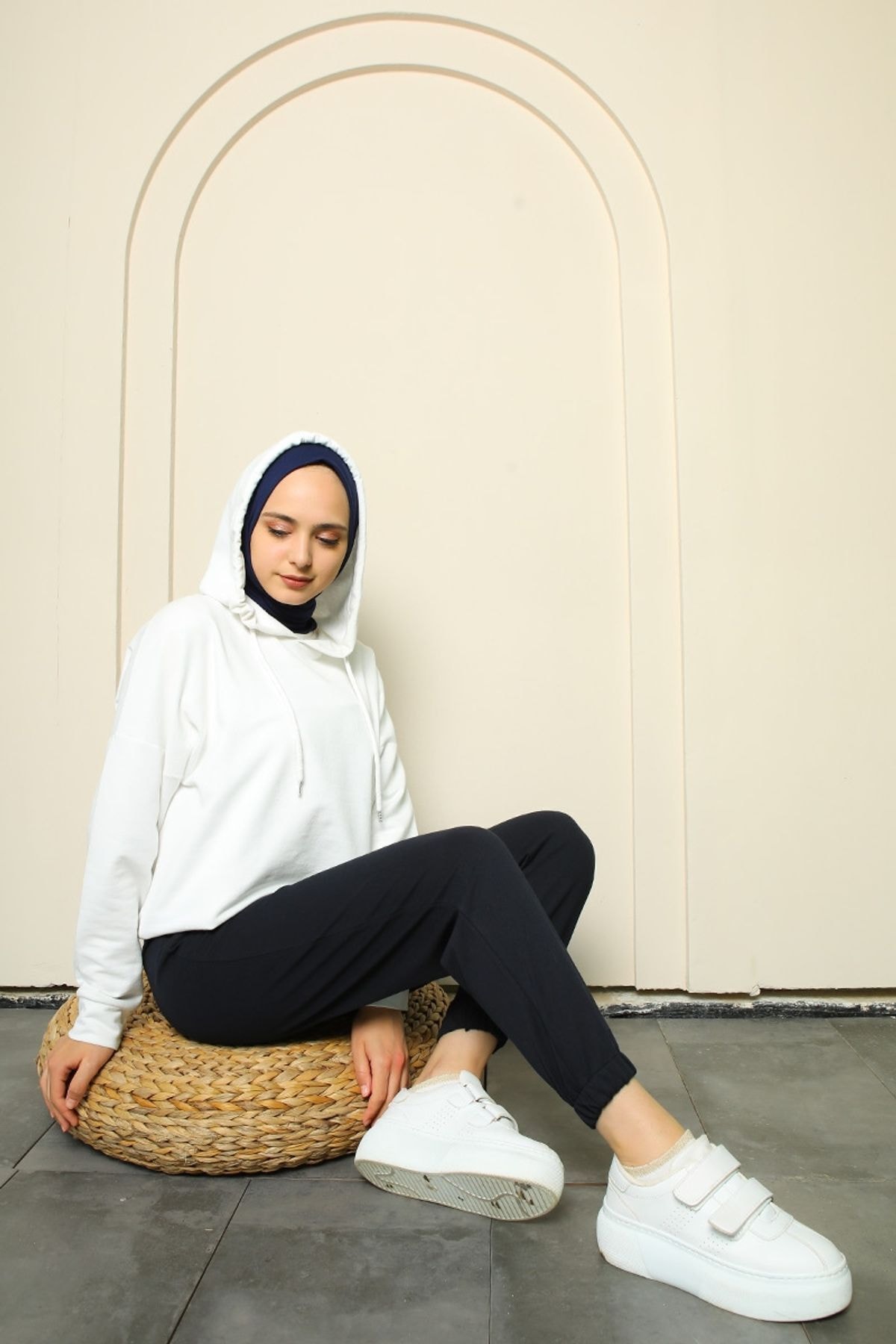 Defne Bahar Paçası Büzgülü Eşofman Altı Lacivert