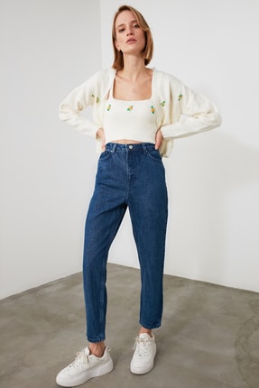 TRENDYOLMİLLA Mavi Y&uuml;ksek Bel Mom Jeans TWOAW21JE0734