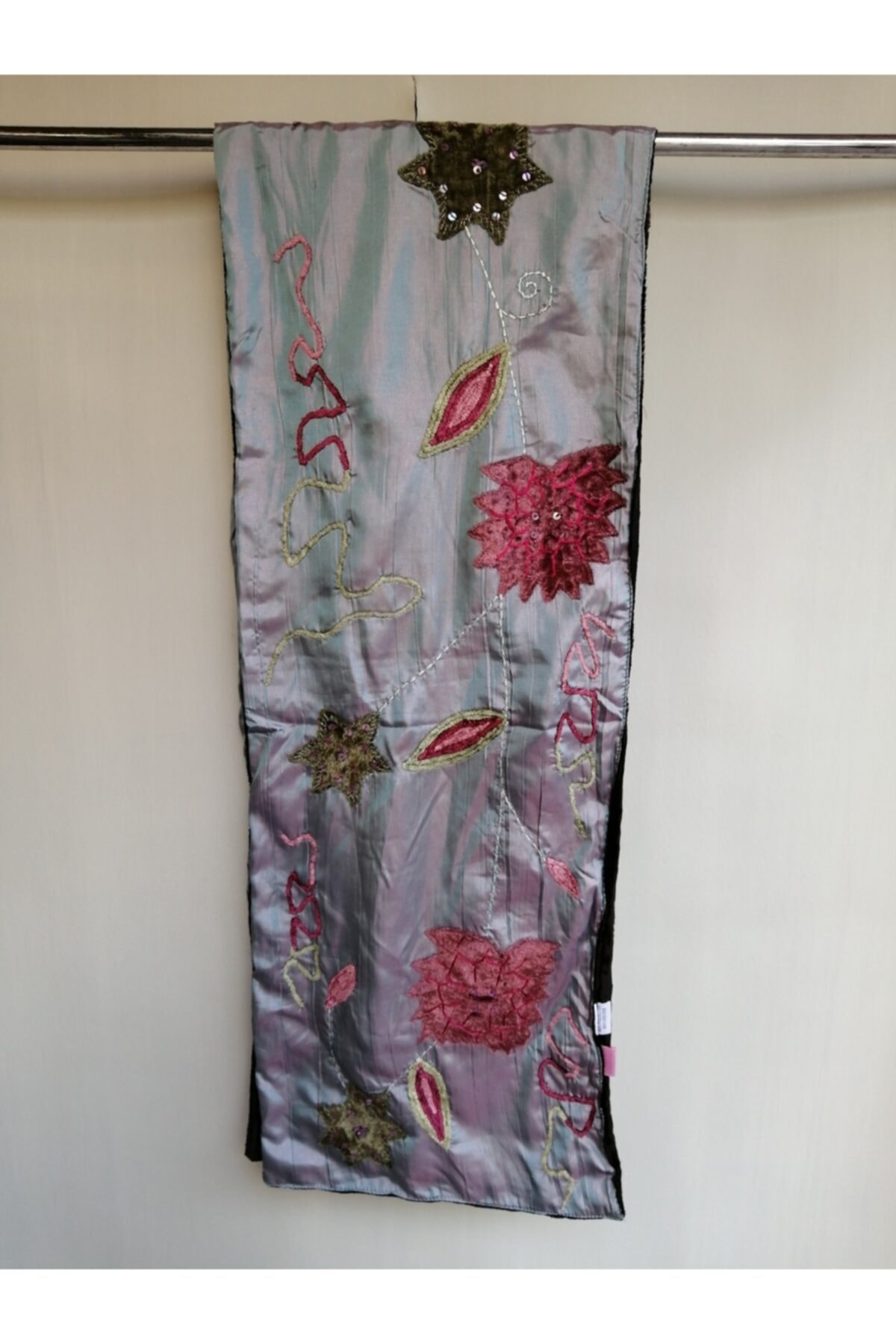 Butik Tülin Kadın Gri Aplike Çiçekli Atkı