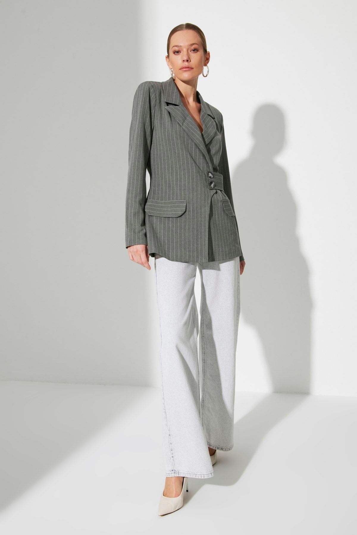 TRENDYOLMİLLA Gri Düğmeli Blazer Ceket TWOAW22CE0320