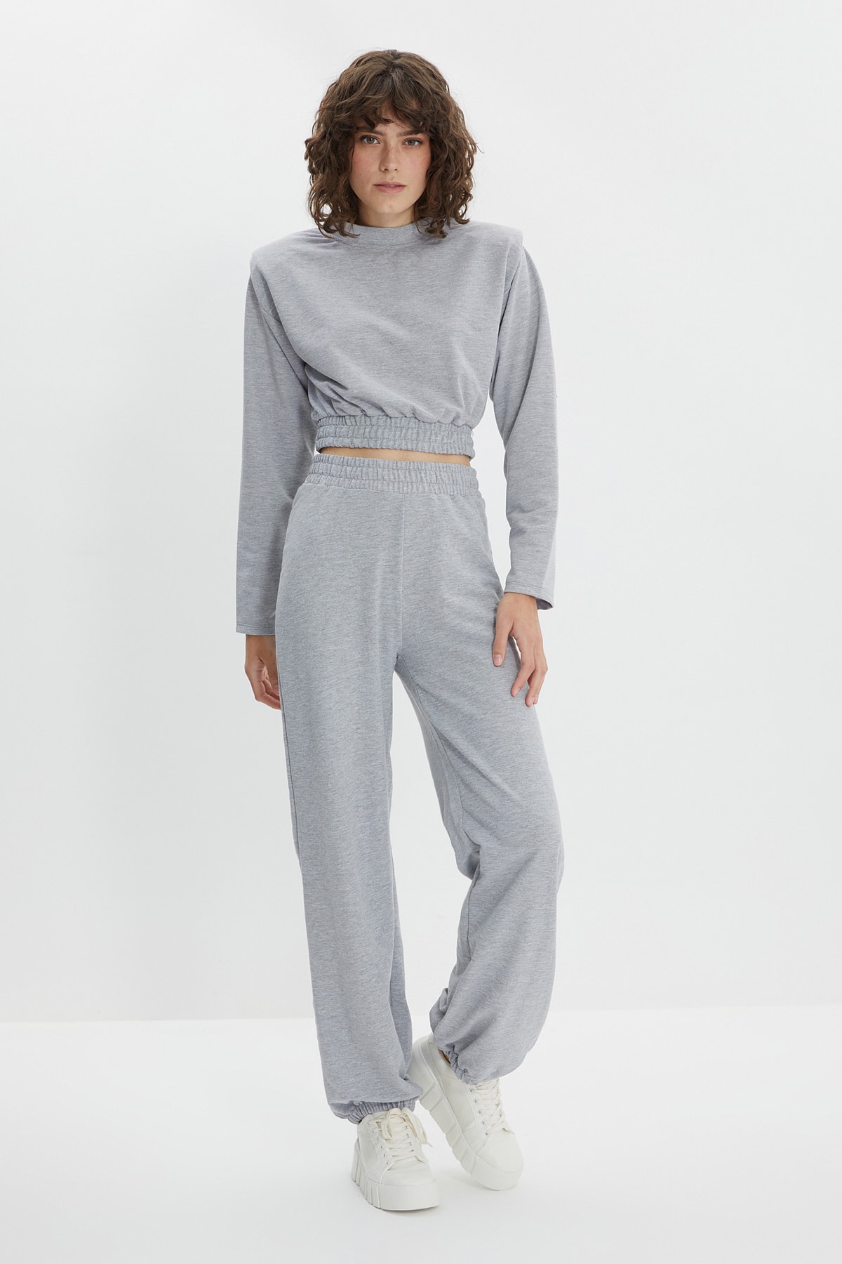 TRENDYOLMİLLA Gri Örme Eşofman Takımı TWOAW22EM0173