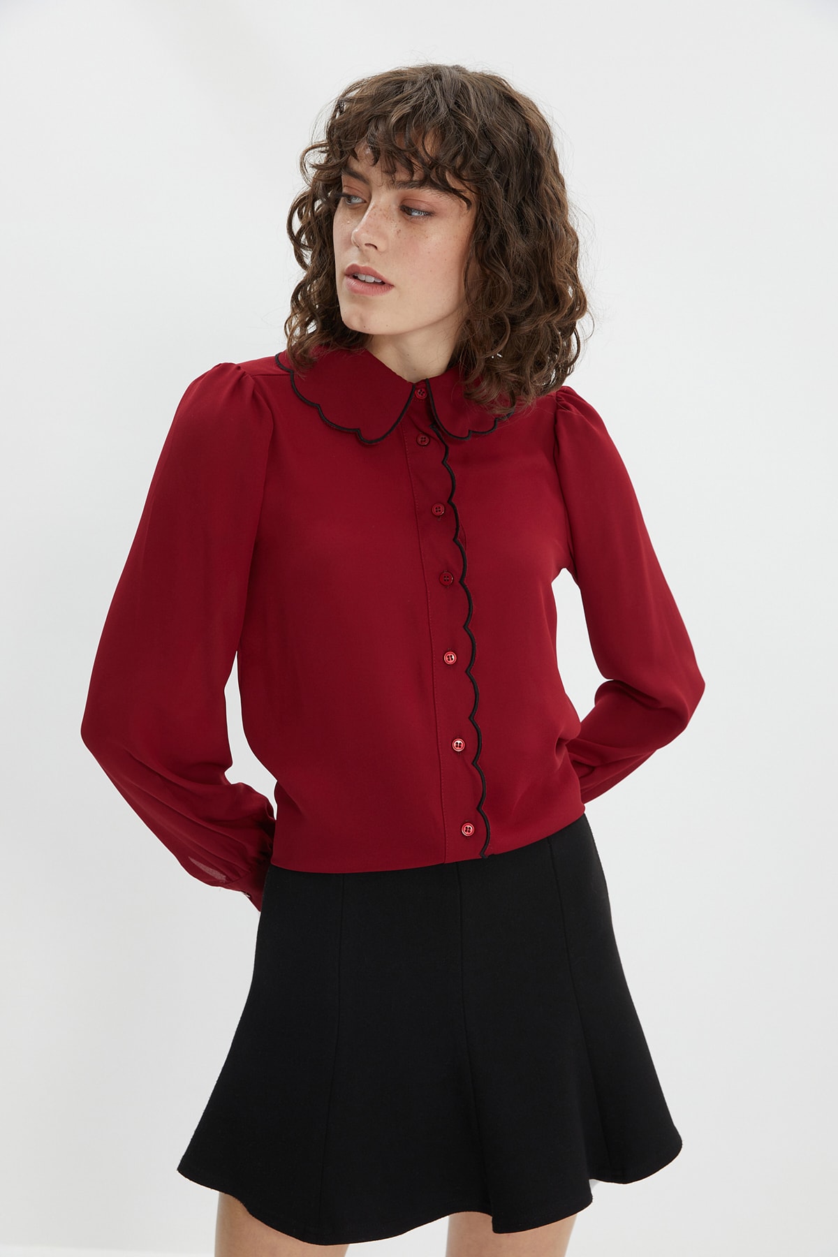 TRENDYOLMİLLA Bordo Yaka Detaylı Gömlek TWOAW21GO0302