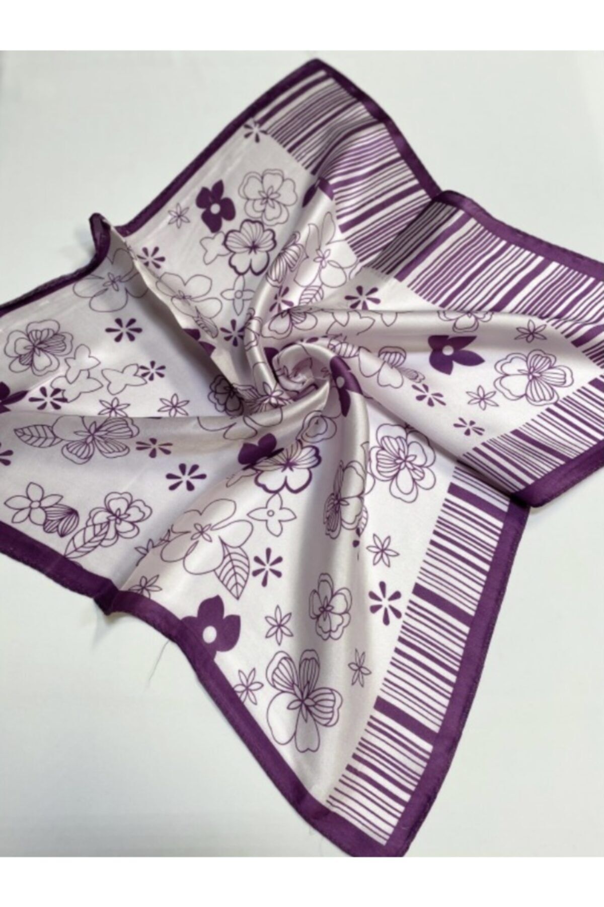 Soyluİpek Çiçek Desenli Ipek Bandana Mendil Fular