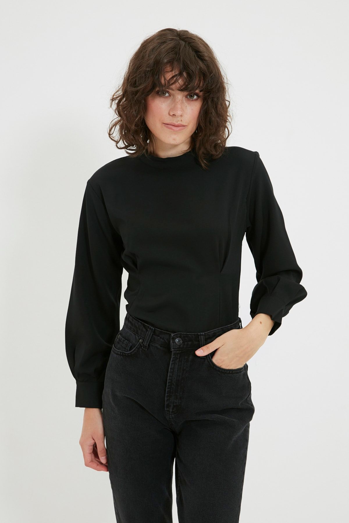 TRENDYOLMİLLA Siyah Büzgülü Body TWOAW22BD0115