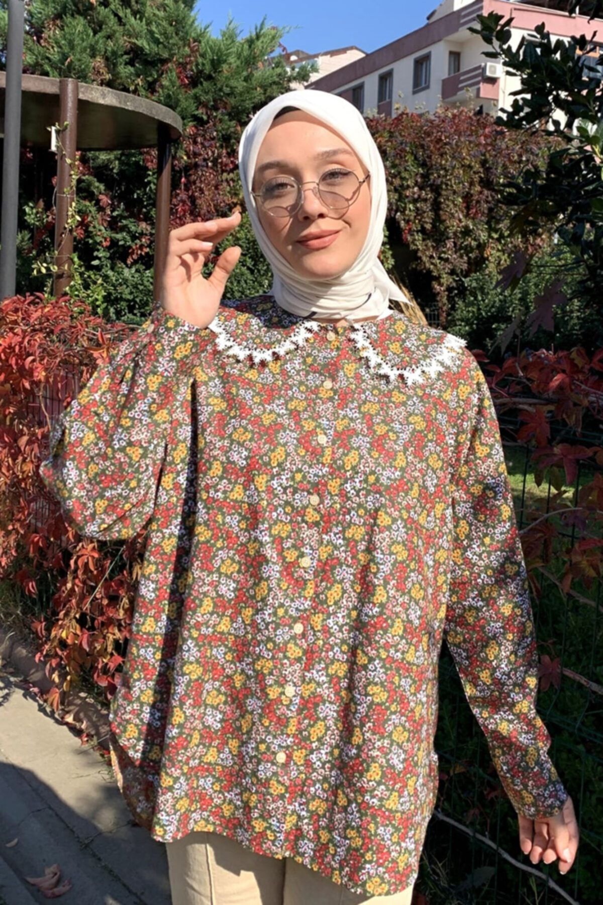 Ceylan Otantik Yeşil Küçük Çiçekli Dantel Yaka Kısa Gömlek