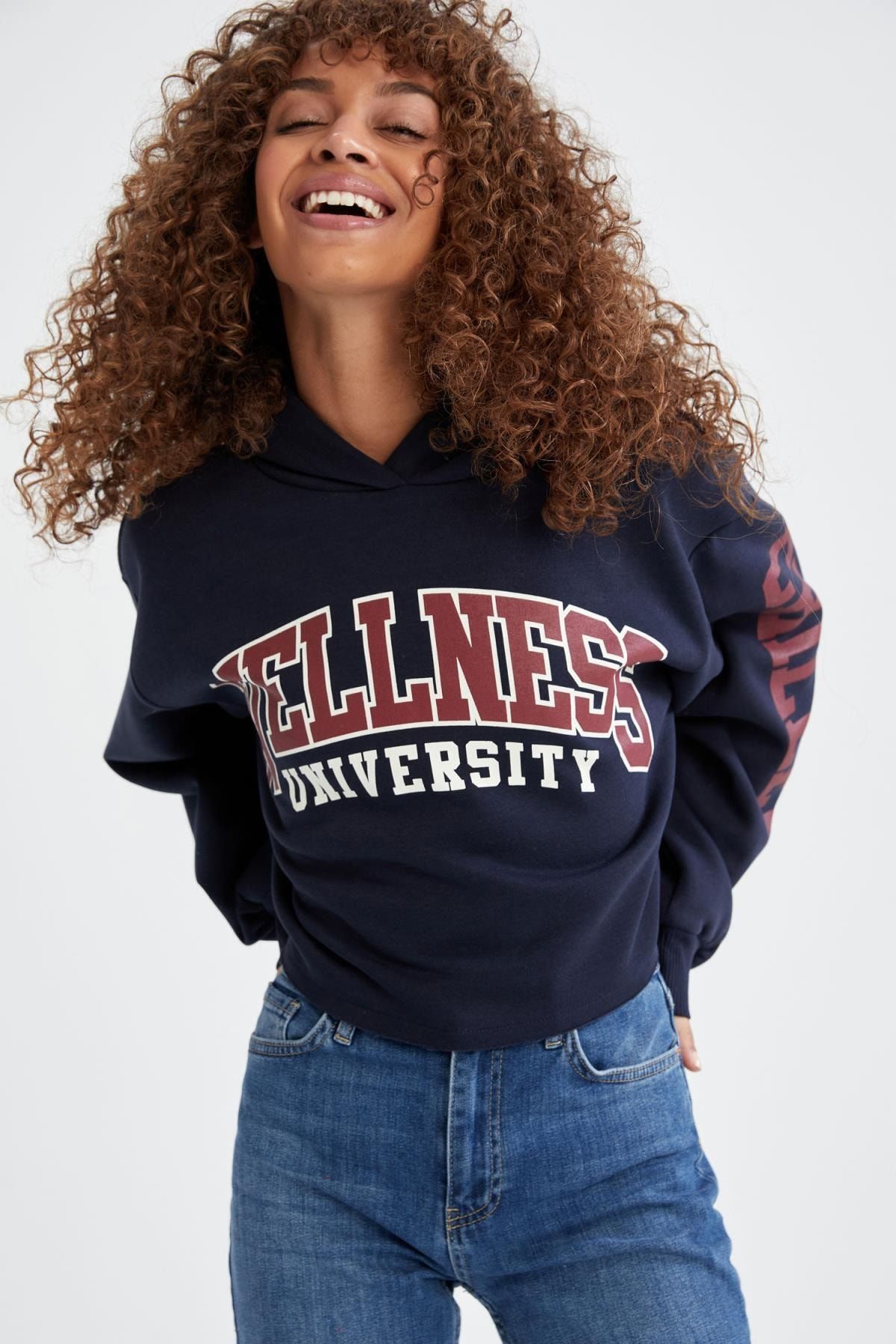 DeFacto Kolej Baskılı Kapüşonlu Oversize Fit Crop Sweatshirt