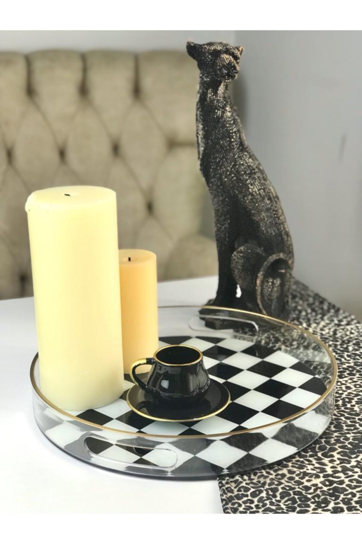 Markimo Home Siyah Beyaz Damalı Desen Cam Taban Yuvarlak Tepsi Şeffaf Mika Kenarlar Kadife Taban