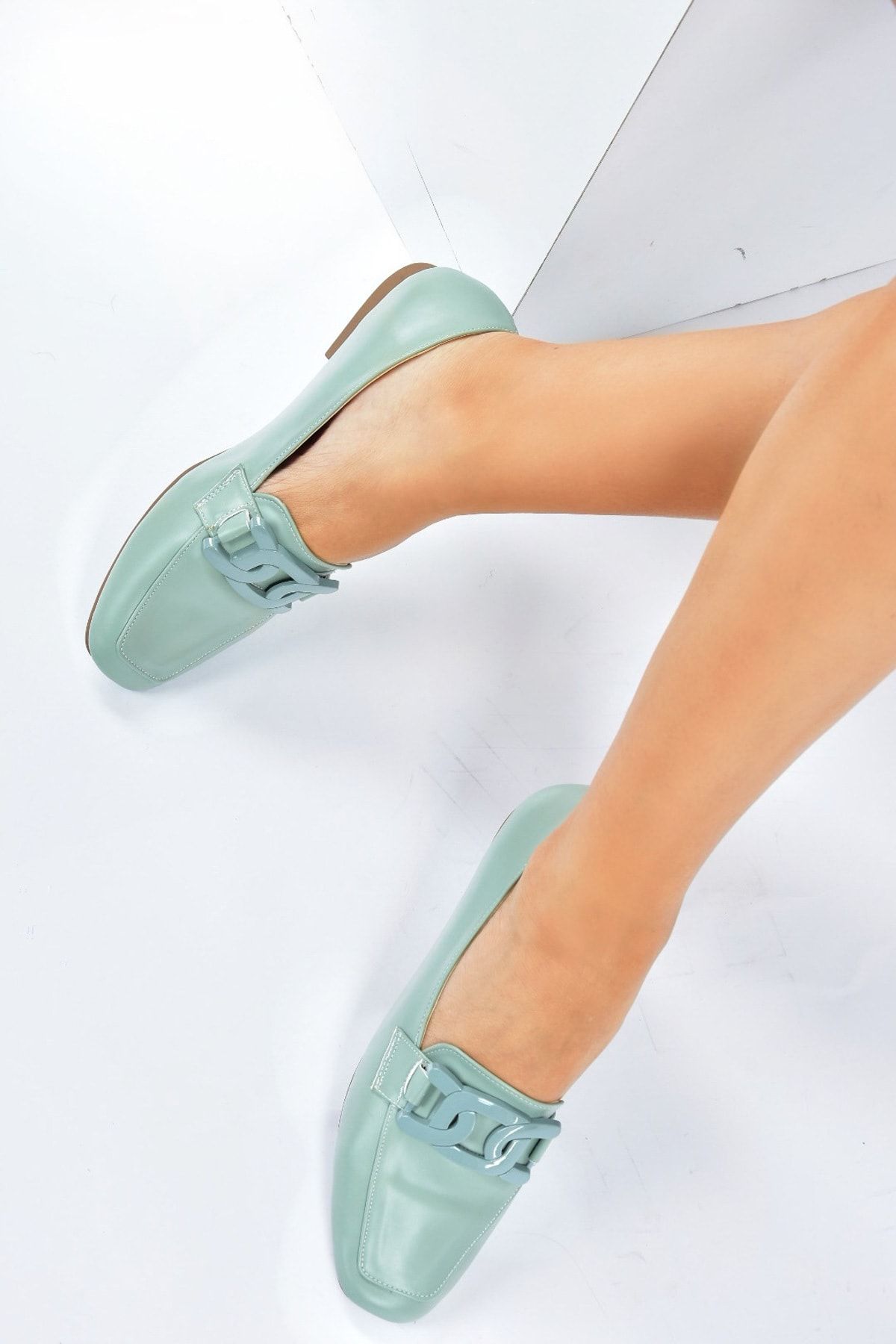 Fox Shoes Yeşil Zincir Detaylı Günlük Kadın Ayakkabı L820076409