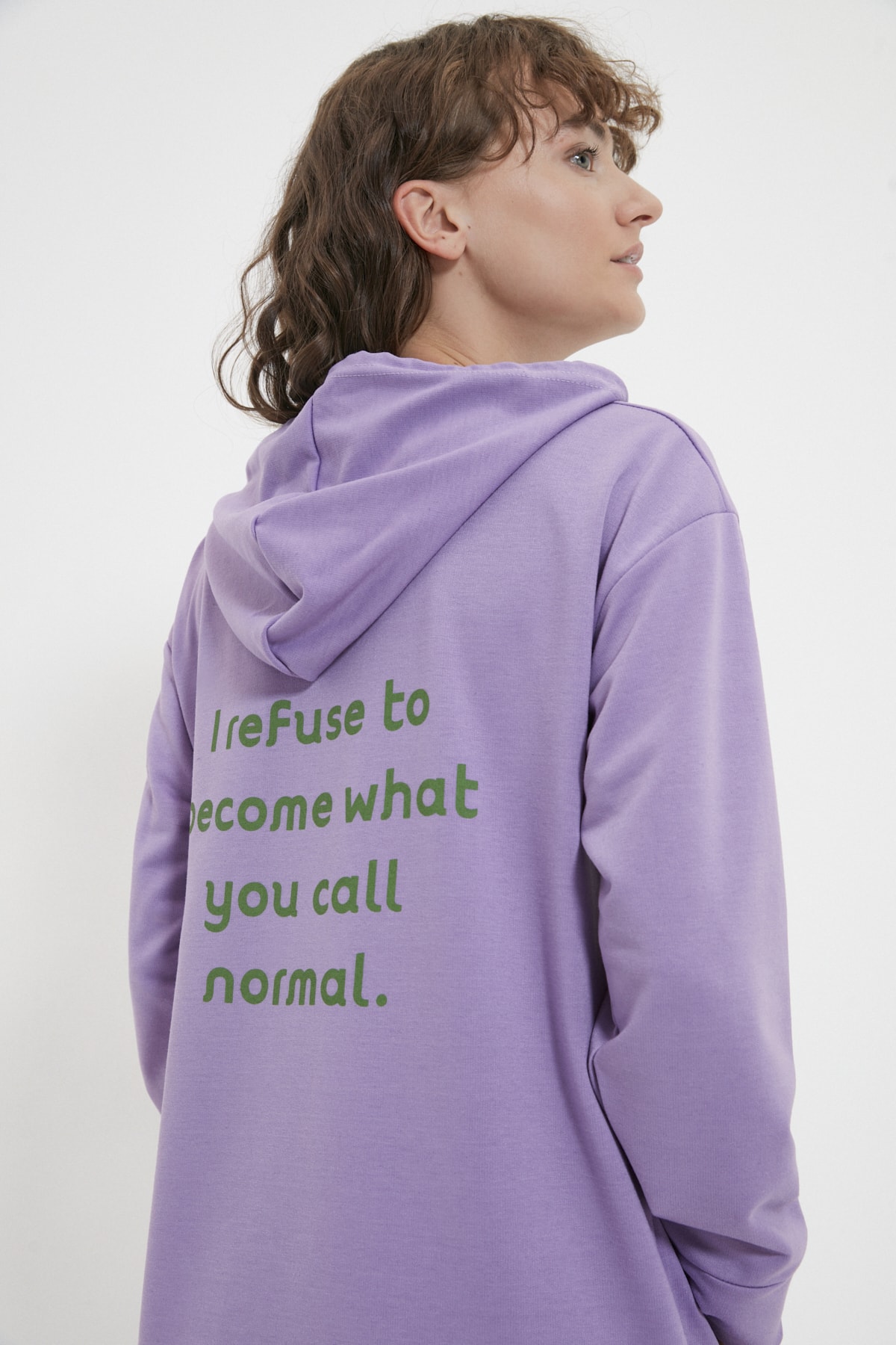 Trendyol Modest Lila Kapüşonlu Sırt Baskılı Örme Sweatshirt TCTAW22TW0244