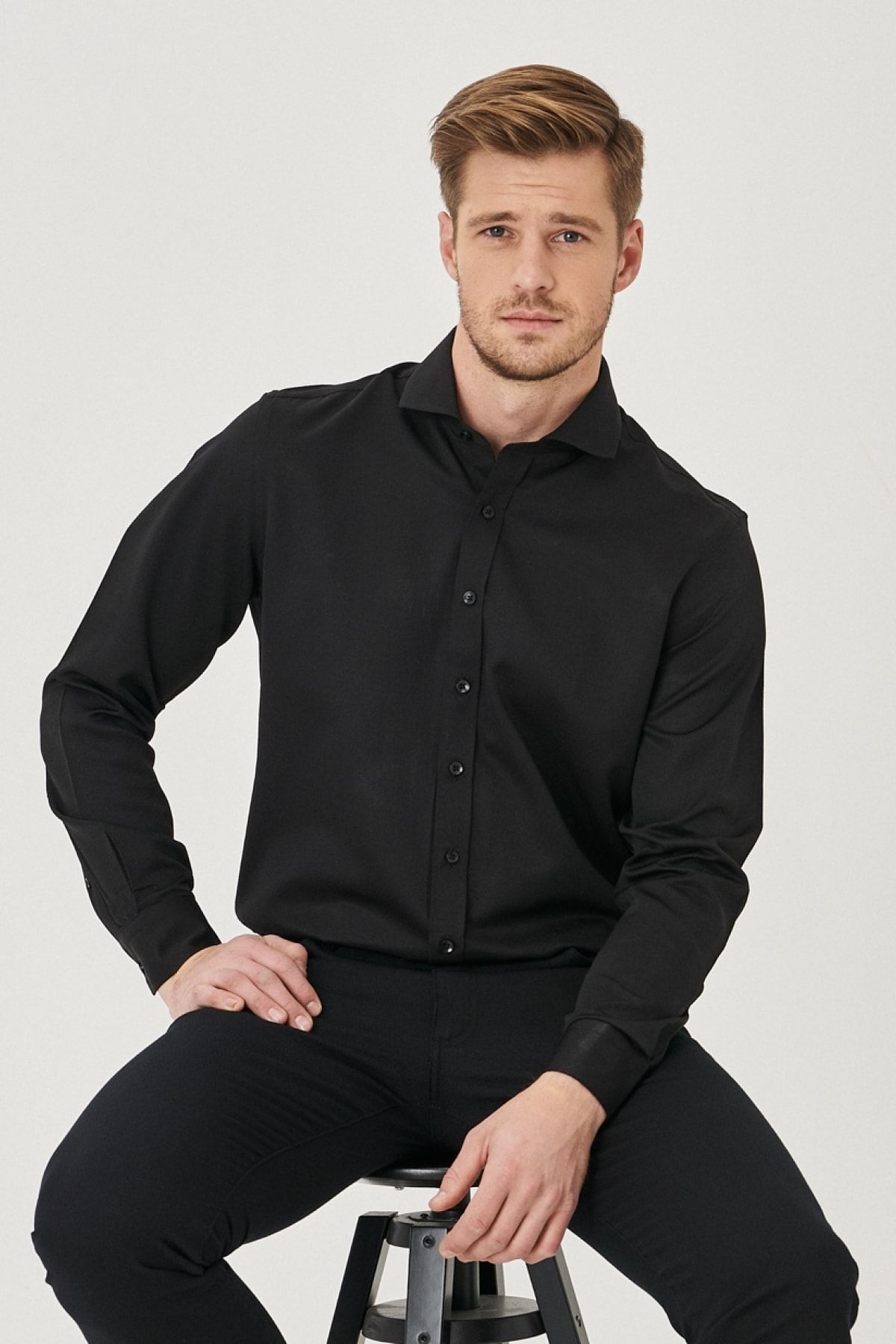 ALTINYILDIZ CLASSICS Erkek Siyah Slim Fit Klasik Yaka Armürlü Siyah Gömlek