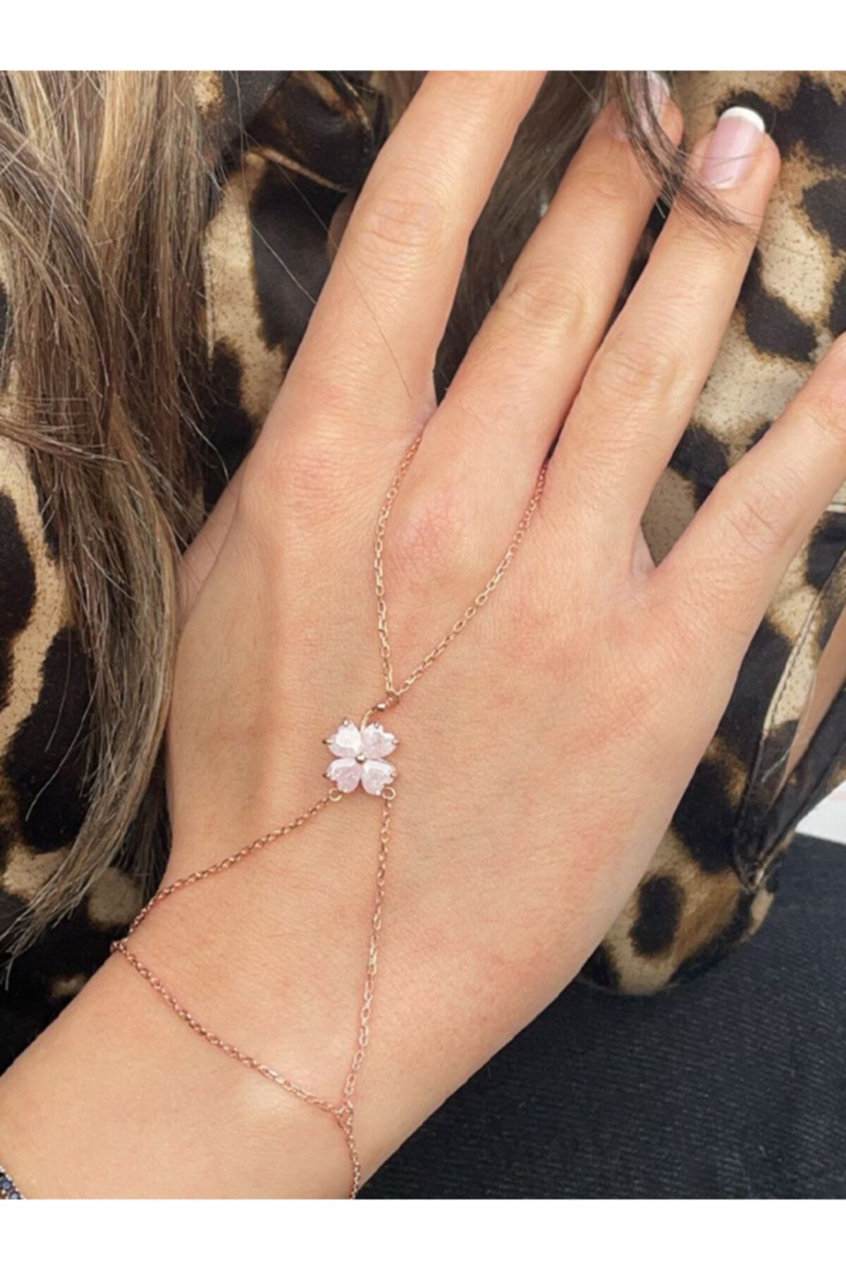 Necati Gün Pembe Kuvars Taşlı Yonca Rose Gold Kaplama 925 Ayar Gümüş Şahmeran