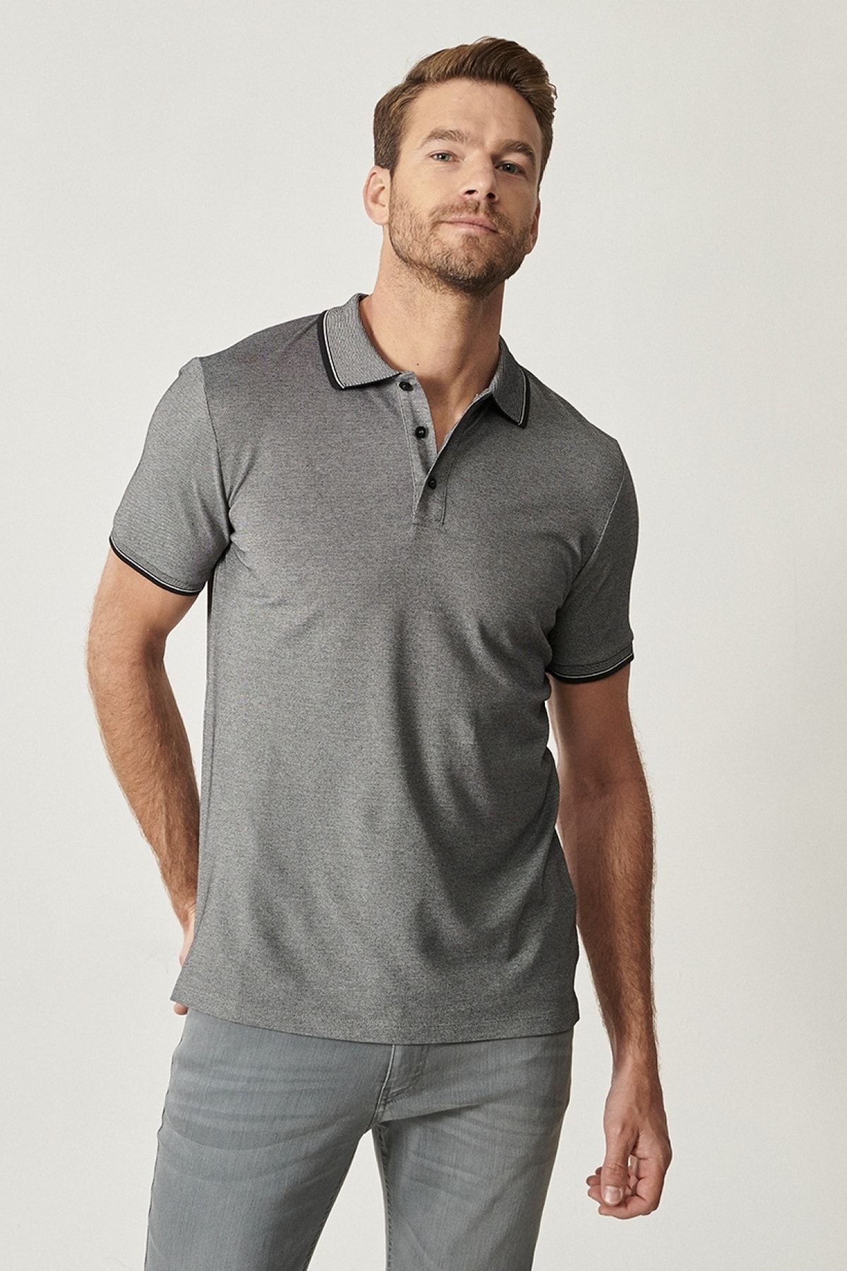 ALTINYILDIZ CLASSICS Erkek Siyah Düğmeli Polo Yaka Cepsiz Slim Fit Dar Kesim Düz Tişört