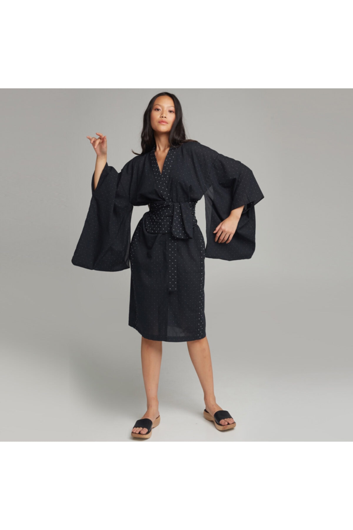 ukioo Sapporo Siyah Jakarlı Şık Kadın Kimono