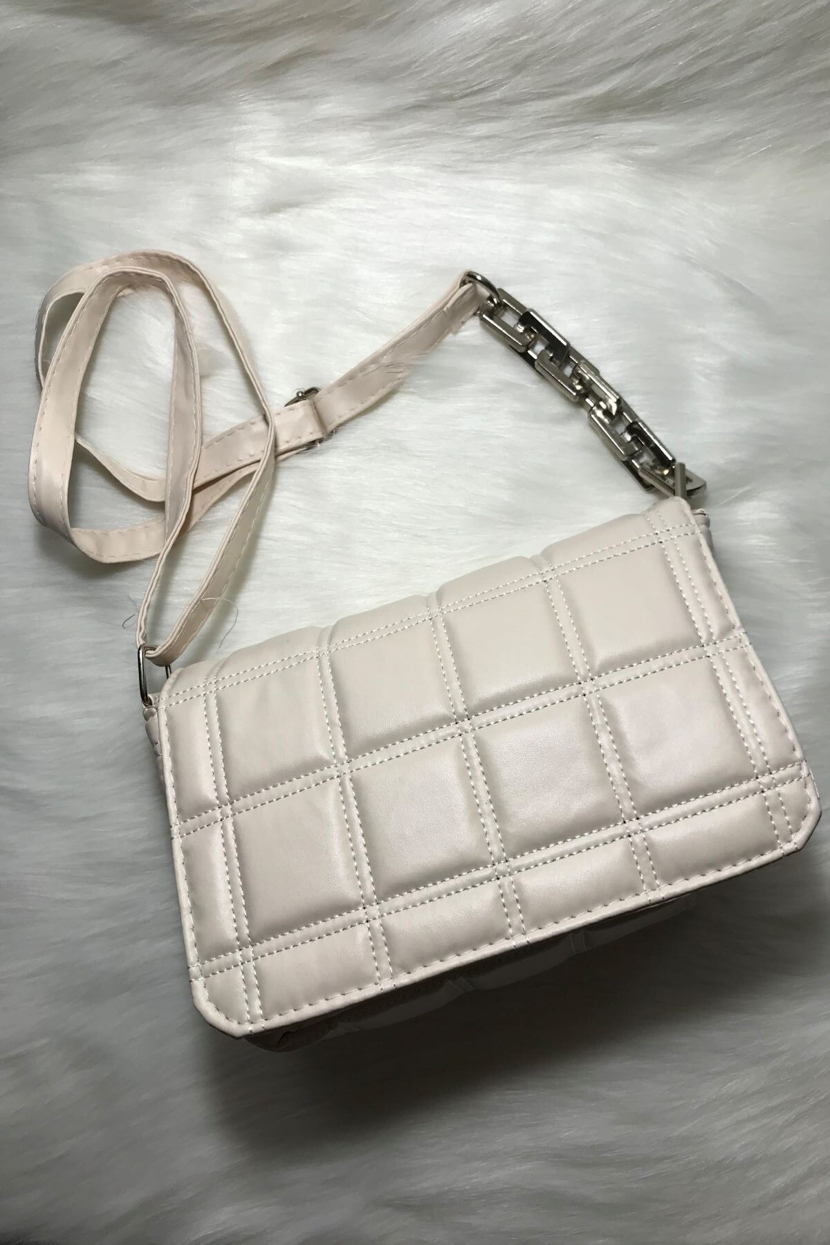 SimesAccessoryBag Zincir Kulp Detaylı Baget Model Krem Çanta
