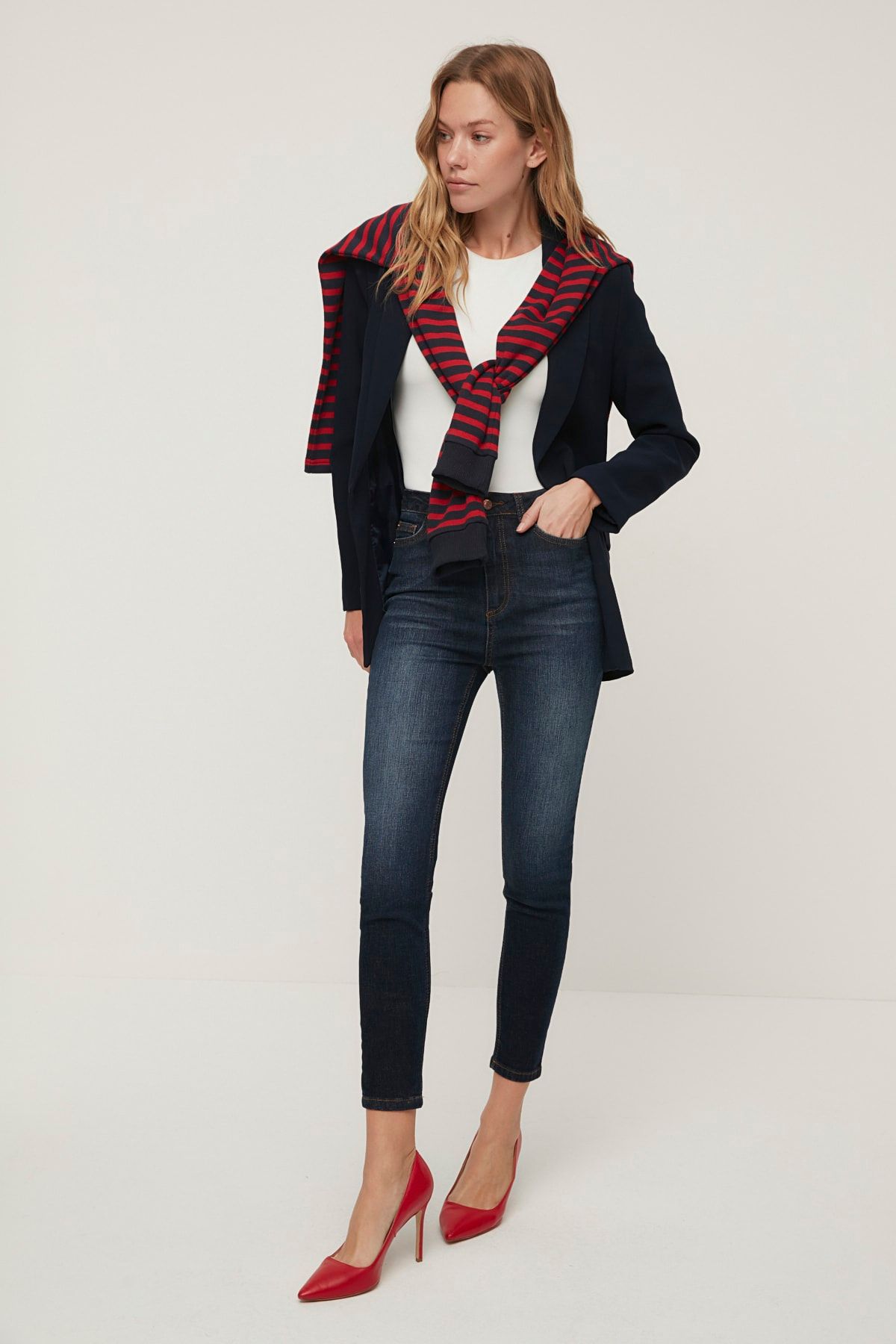 TRENDYOLMİLLA Lacivert Yüksek Bel Skinny Jeans TWOAW22JE1413