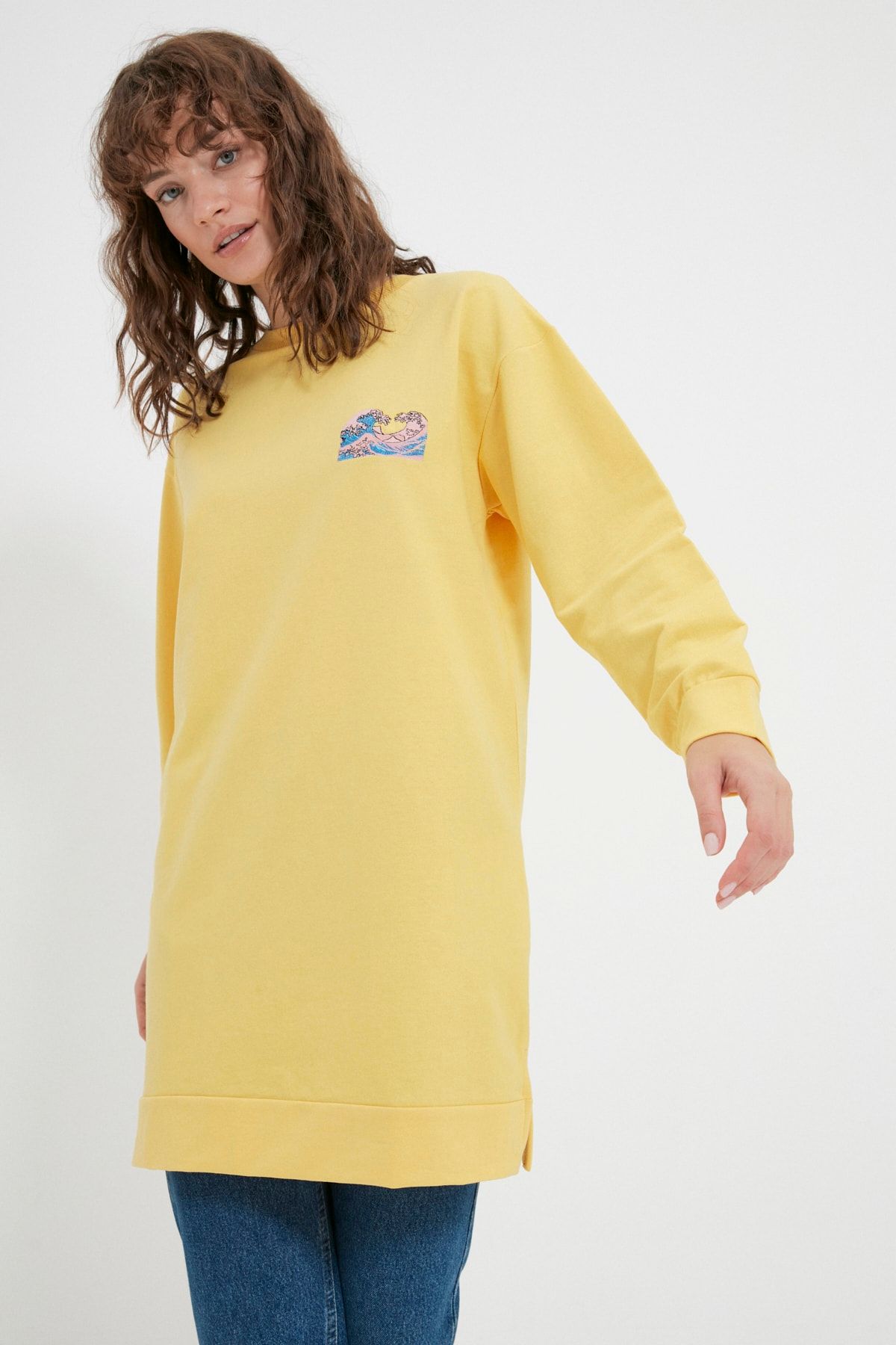 Trendyol Modest Sarı Bisiklet Yaka Nakışlı Örme Sweatshirt TCTAW22TW0254
