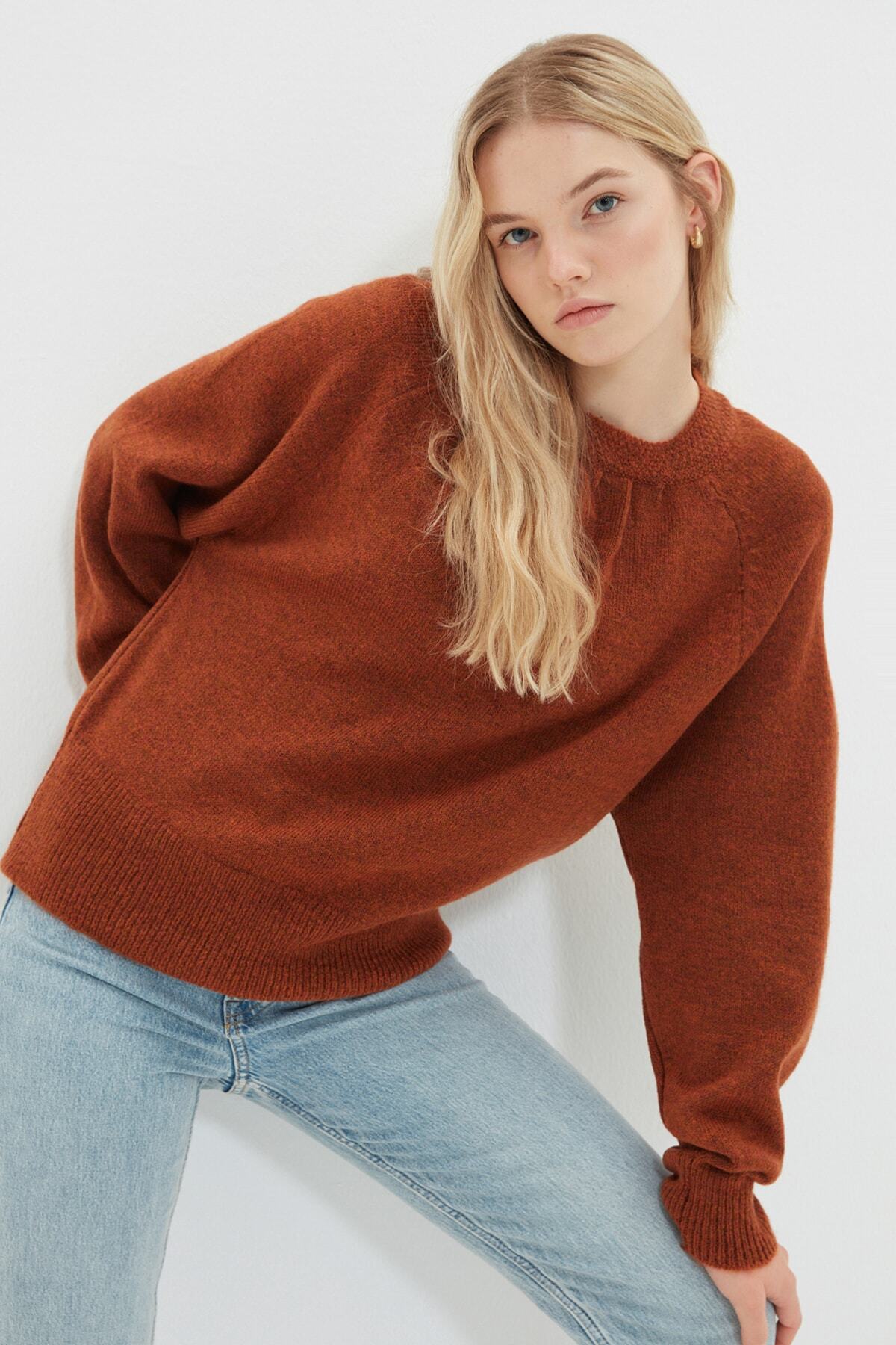 TRENDYOLMİLLA Kahverengi Oversize Triko Kazak TWOAW22KZ1807