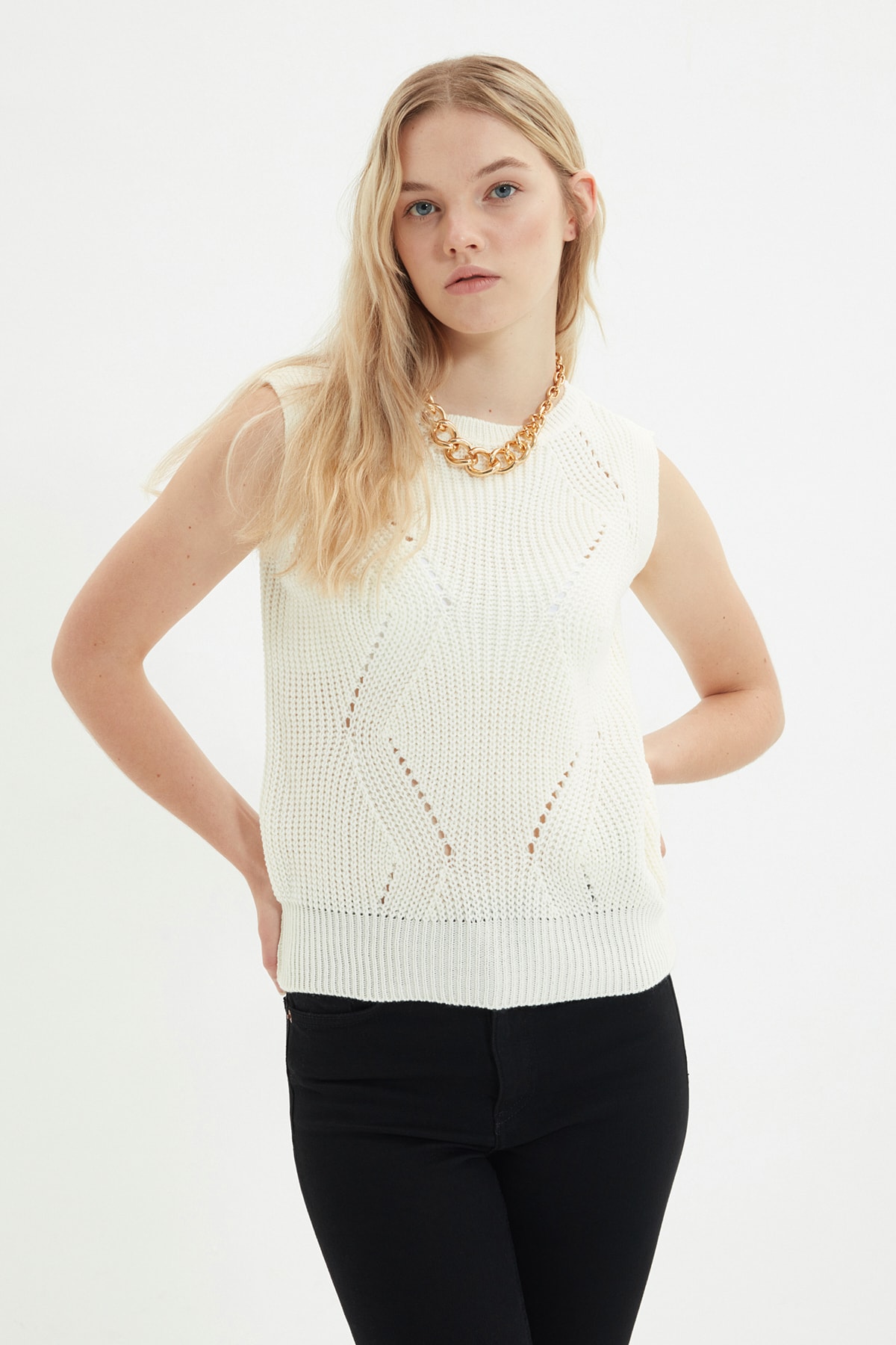 TRENDYOLMİLLA Ekru Ajurlu Triko Süveter TWOAW22SV0126