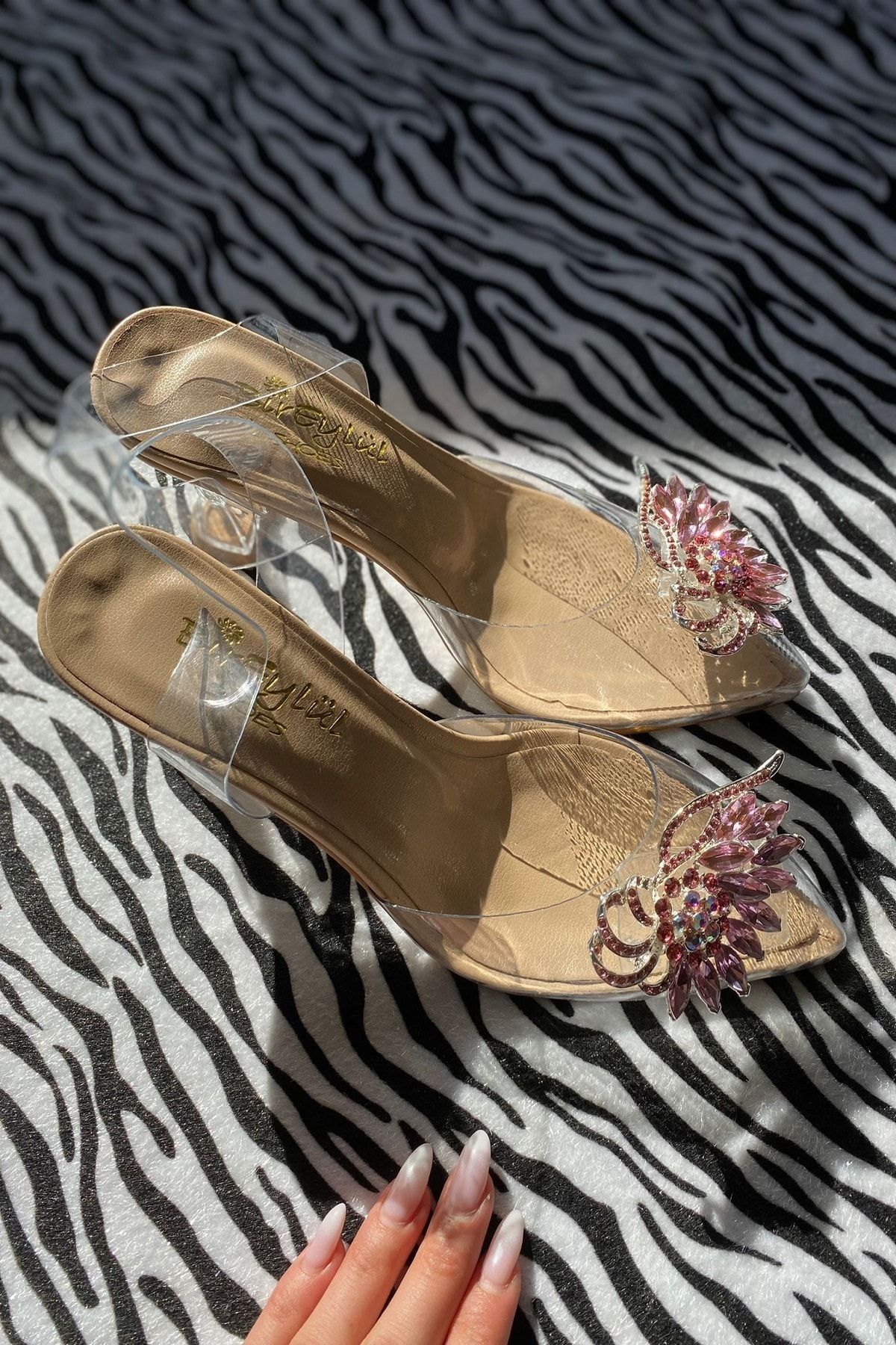BirEylül Shoes Kadın Ten Şeffaf Broş Detaylı Abiye Topuklu Ayakkabı