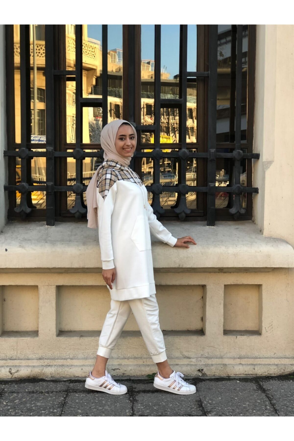 Katre Moodbasıc Ekose Kumaşlı Kapşonlu Sweat