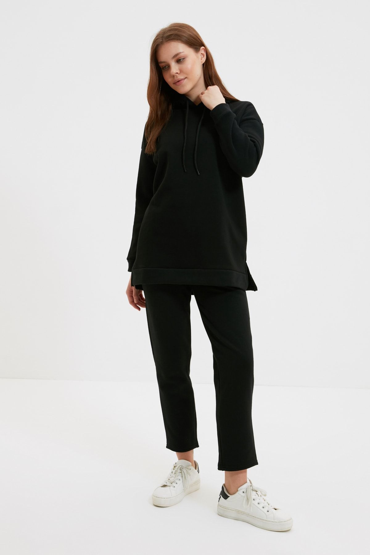 Trendyol Modest Siyah Basic Kapüşonlu Örme Eşofman Takımı TCTAW22EN0014