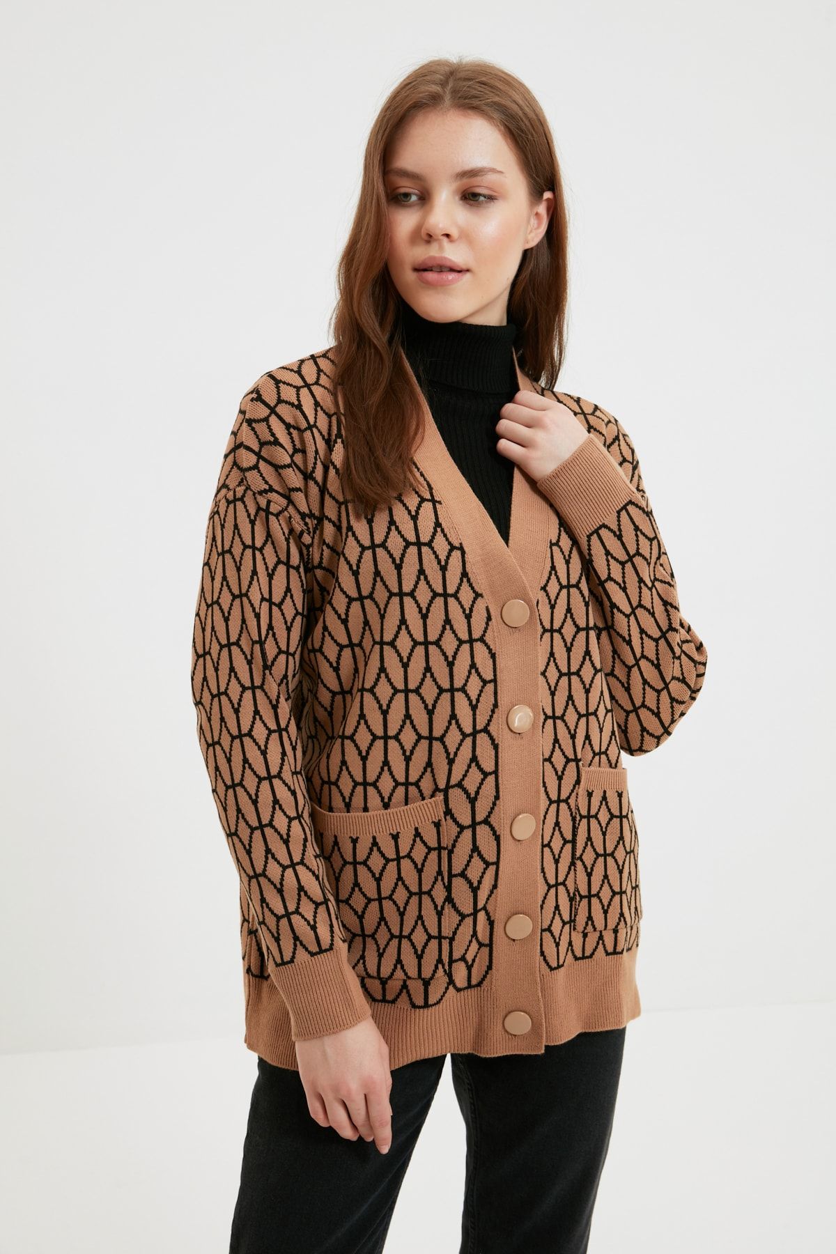 Trendyol Modest Camel V Yaka Cepli Desenli Triko Hırka TCTAW22TH0159