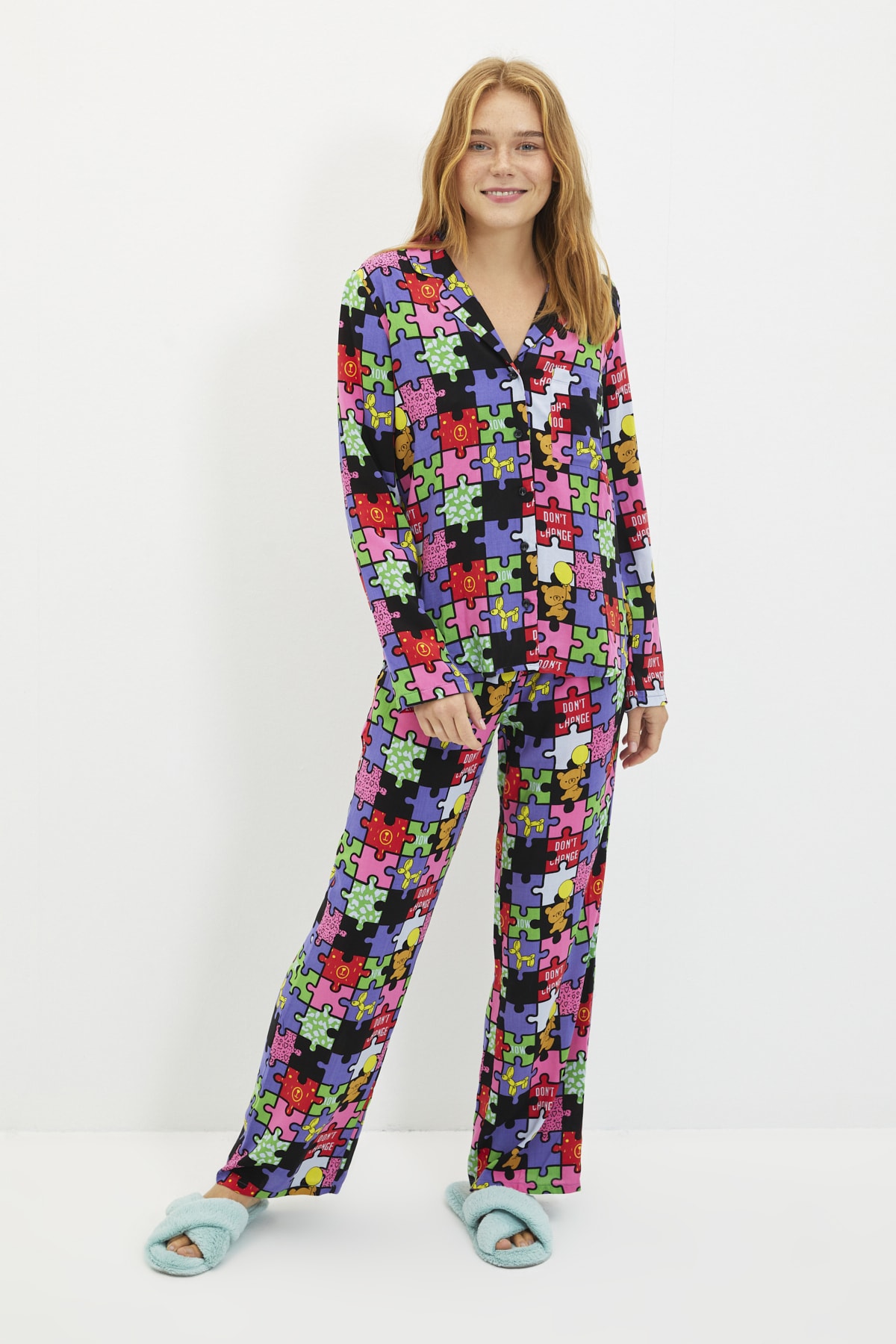 TRENDYOLMİLLA Çok Renkli Puzzle Baskılı Pijama Takımı THMAW22PT1155