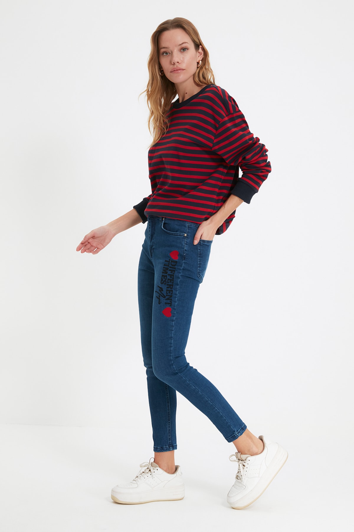 TRENDYOLMİLLA Lacivert Nakış Detaylı Yüksek Bel Skinny Jeans TWOAW22JE1112