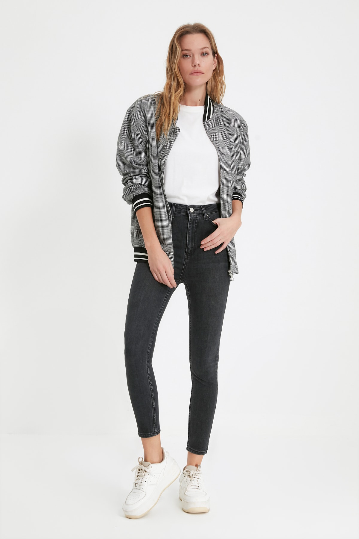 TRENDYOLMİLLA Siyah Yüksek Bel Skinny Jeans TWOAW22JE1419