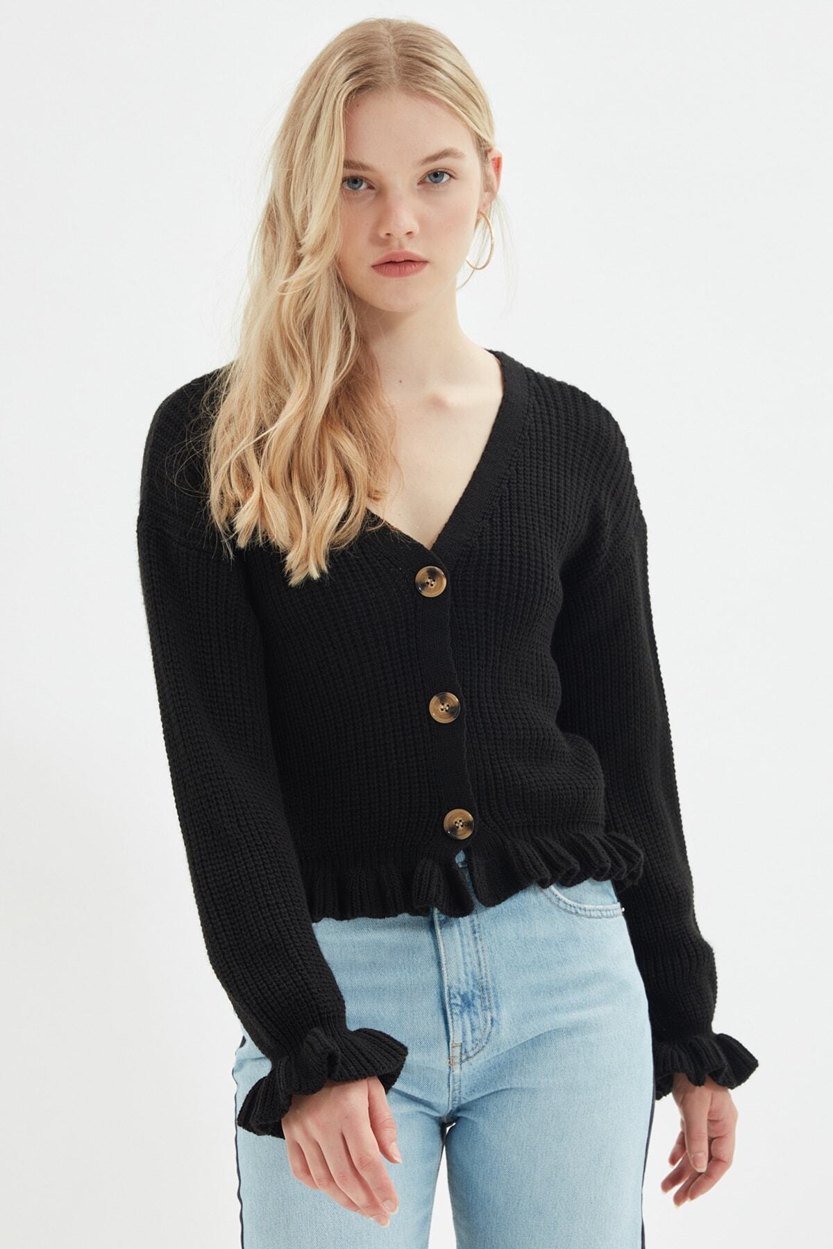 TRENDYOLMİLLA Siyah Crop Volanlı Triko Hırka TWOAW22HI1031
