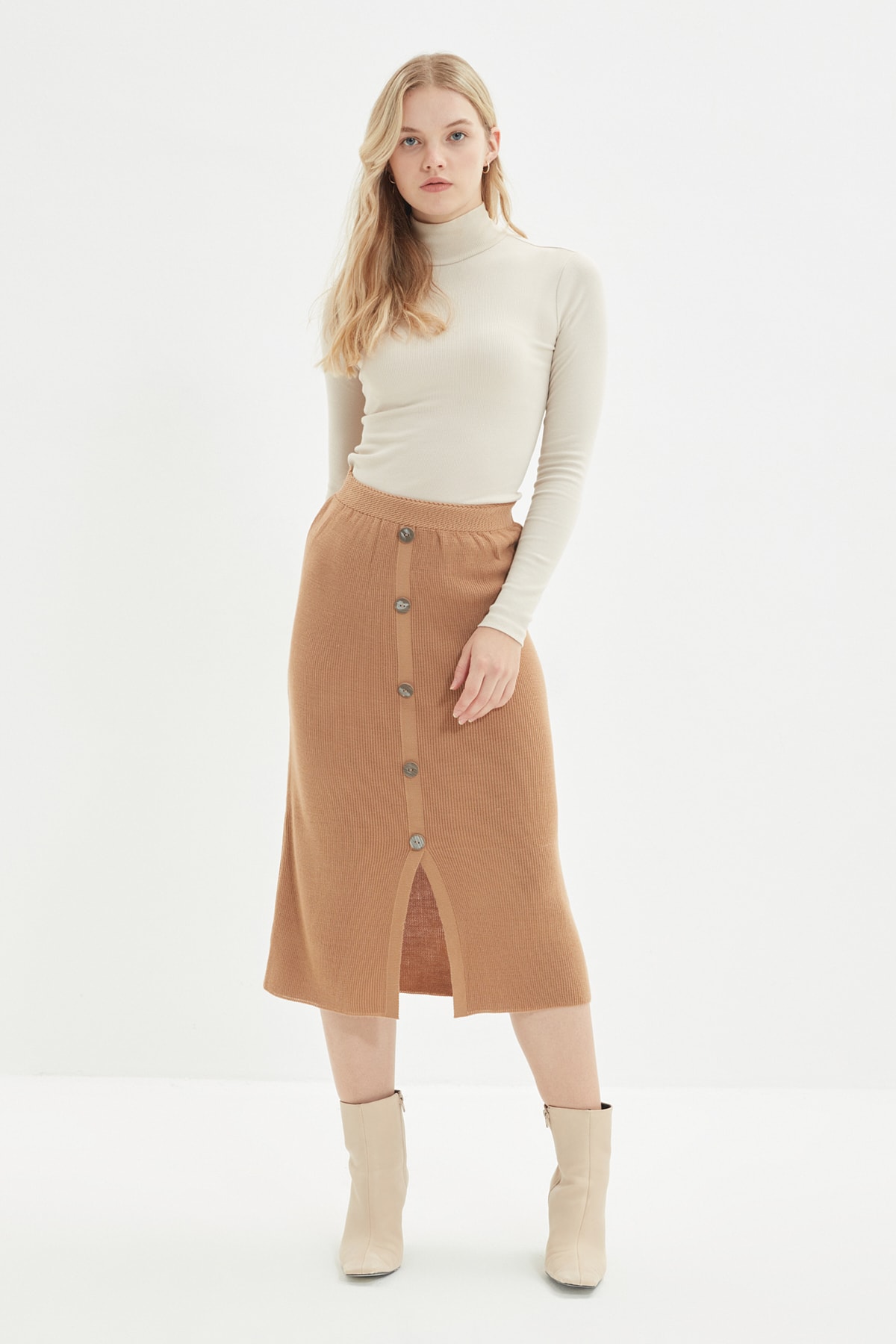 TRENDYOLMİLLA Camel Düğme Detaylı Triko Etek TWOAW22ET0645