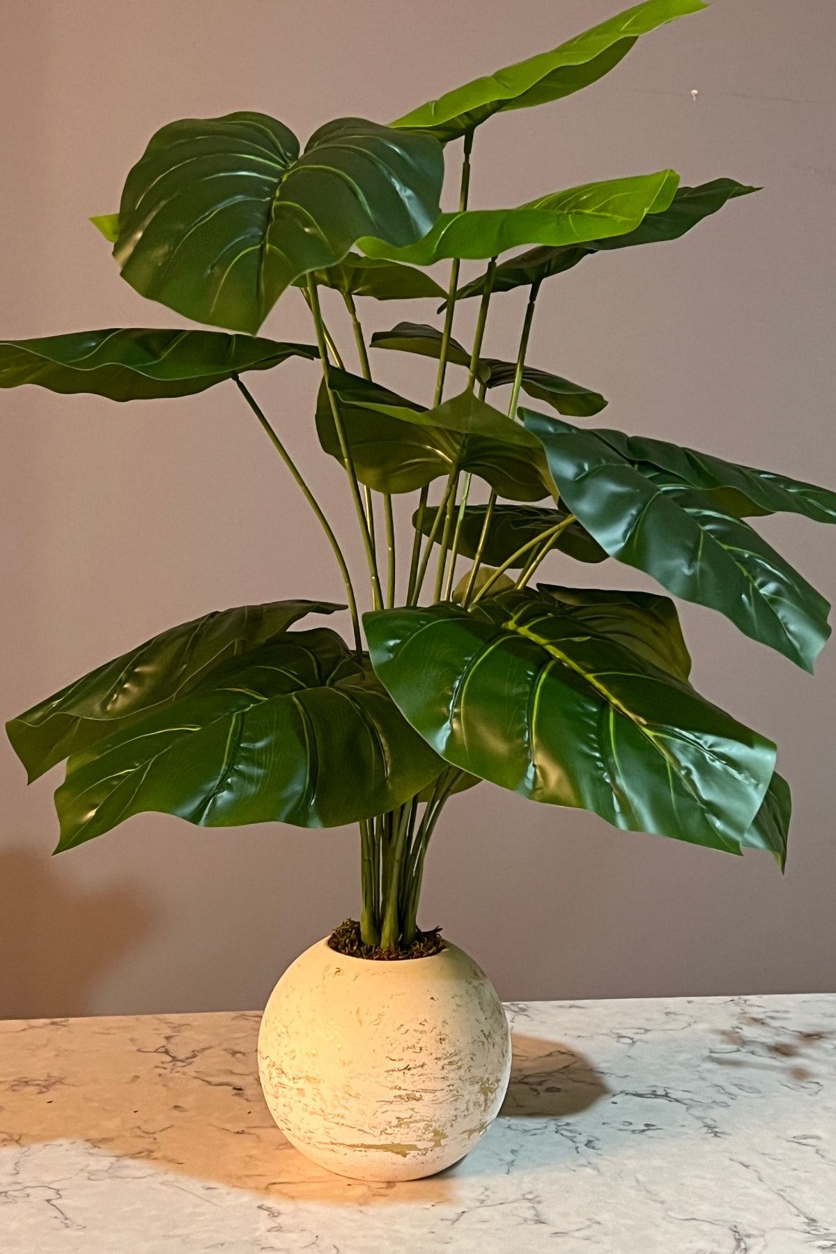 thebouqet Gold Mermer Desenli Büyük Küre Beton Saksıda Yapay Çiçek Aglaonema Pattaya 60 cm