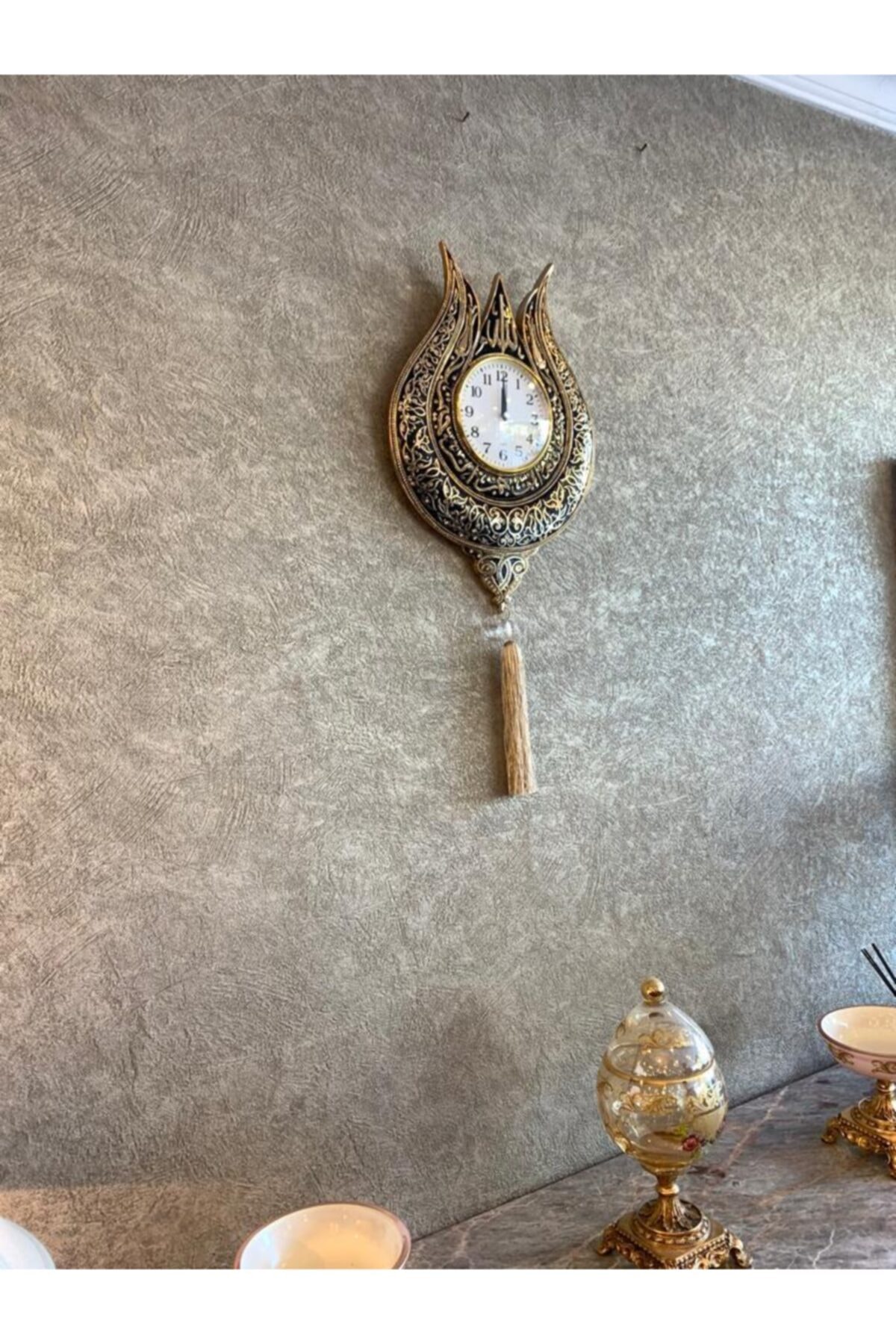 VeraConcept Dekoratif Hediyelik Besmele Lafızlı Taşlı Polyester Püsküllü Duvar Saati