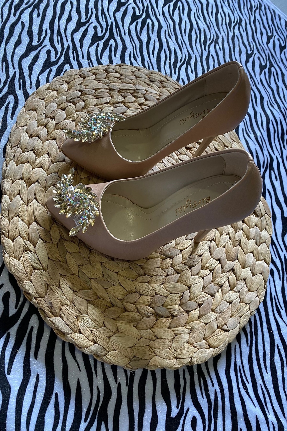 BirEylül Shoes Kadın Ten Cilt Deri Broş Detaylı Abiye Topuklu Ayakkabı