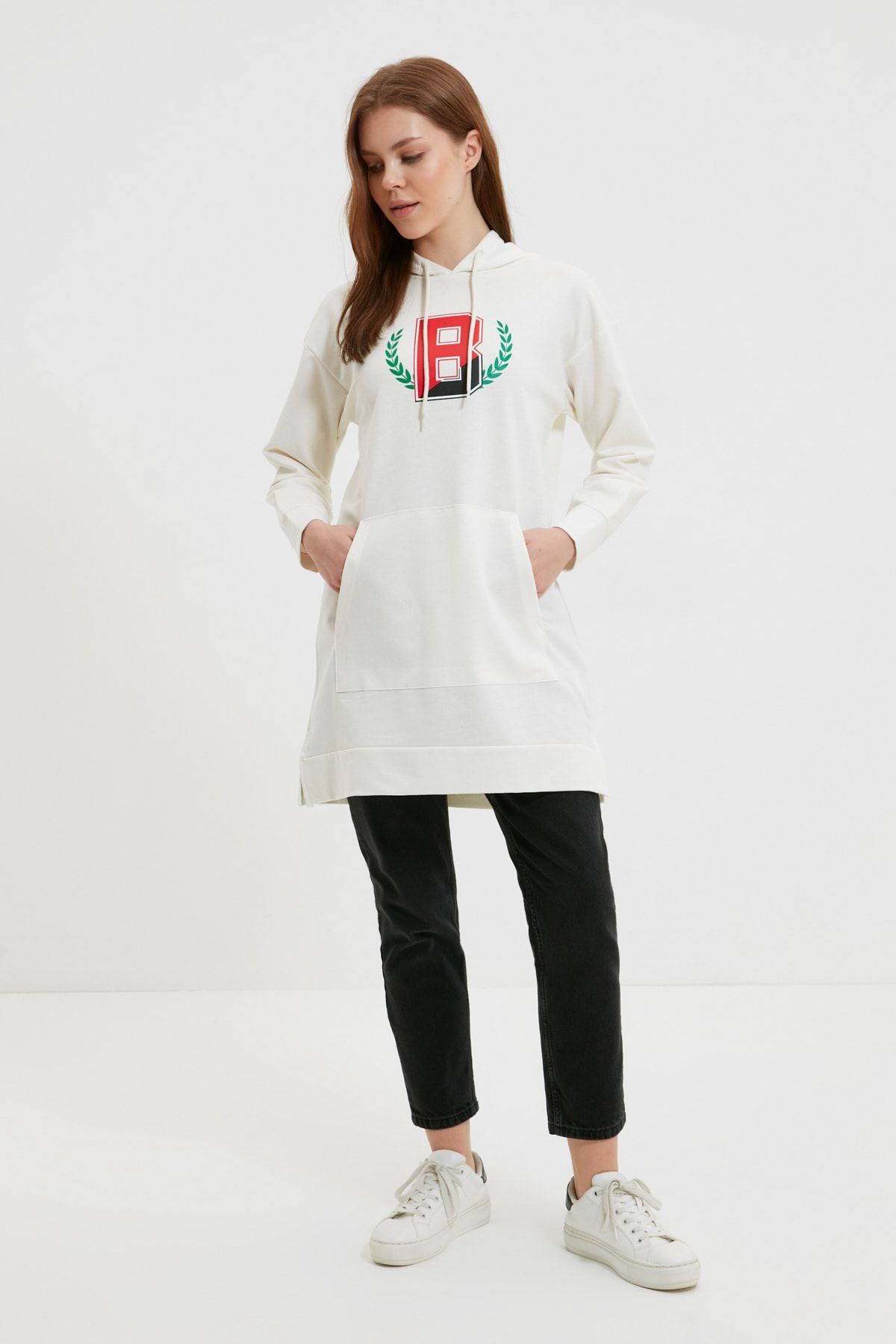 Trendyol Modest Ekru Kapüşonlu Baskılı Örme Sweatshirt TCTAW22TW0239